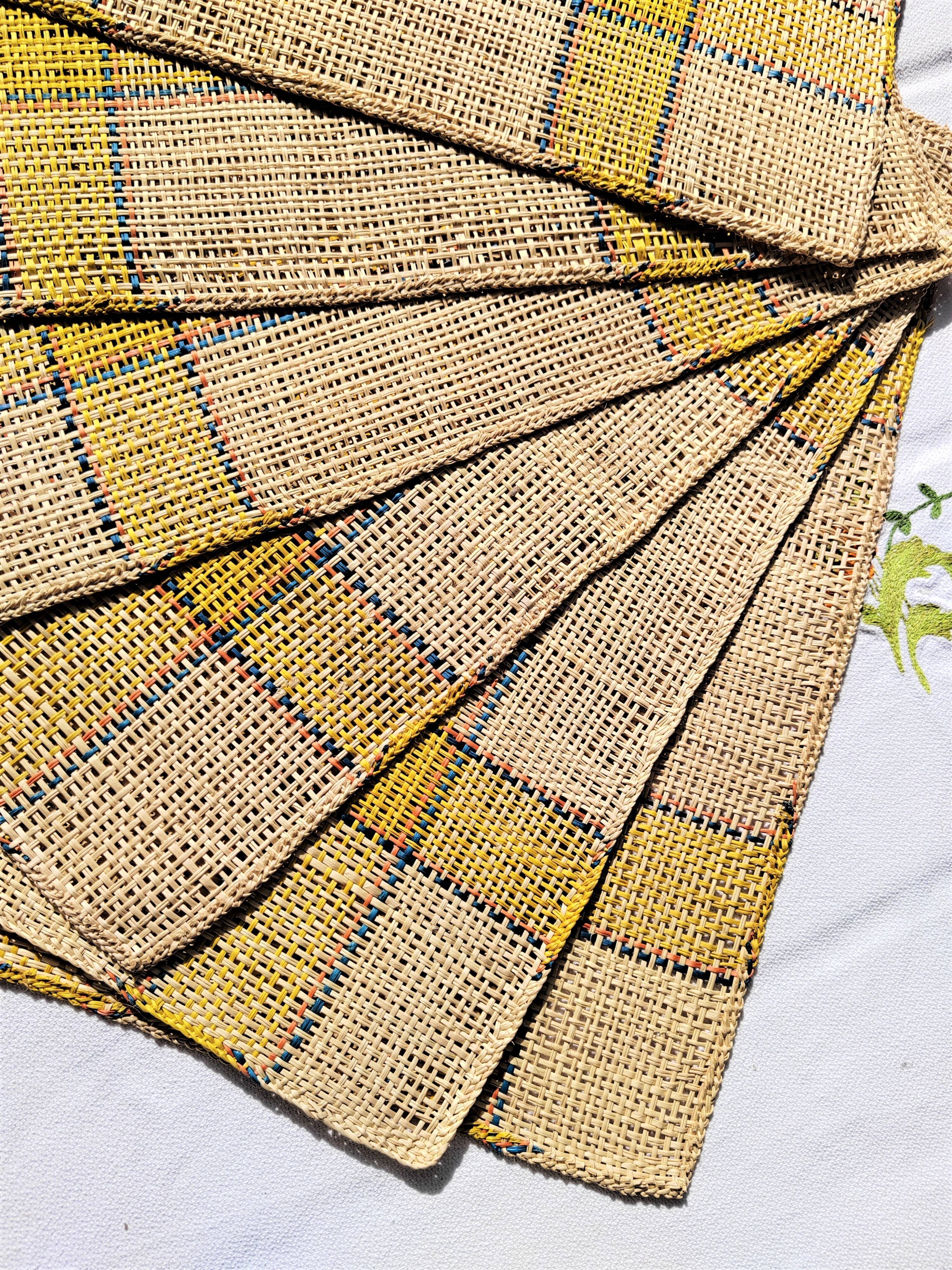 Suite of 6 placemats in woven raffia 70s