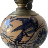 Ancienne lampe à pétrole décor oiseaux  bleu