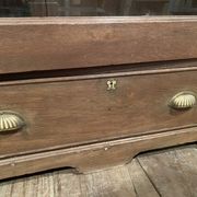 Vitrine de style colonial  en teck