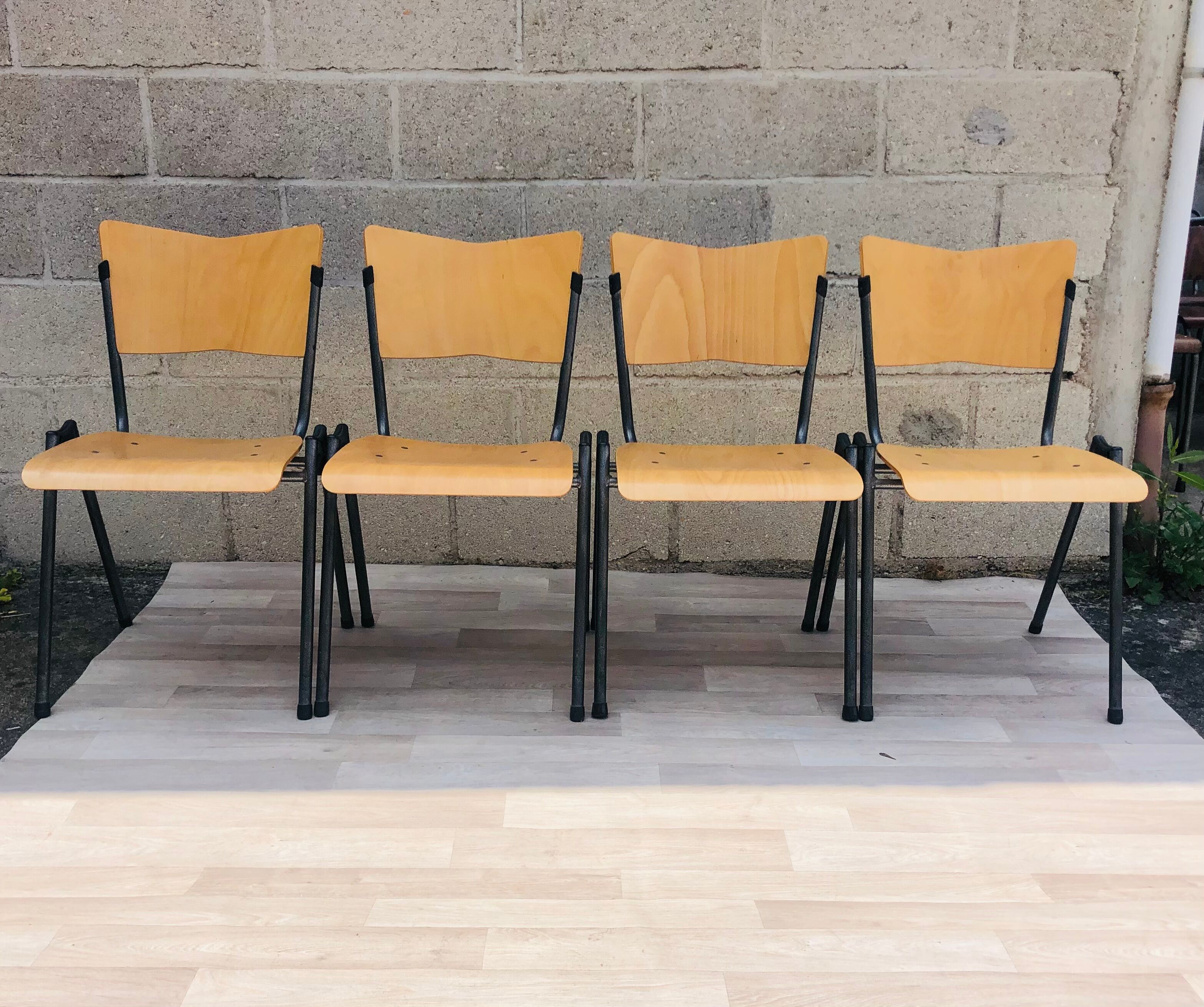 Set of 4 chairs design in wood