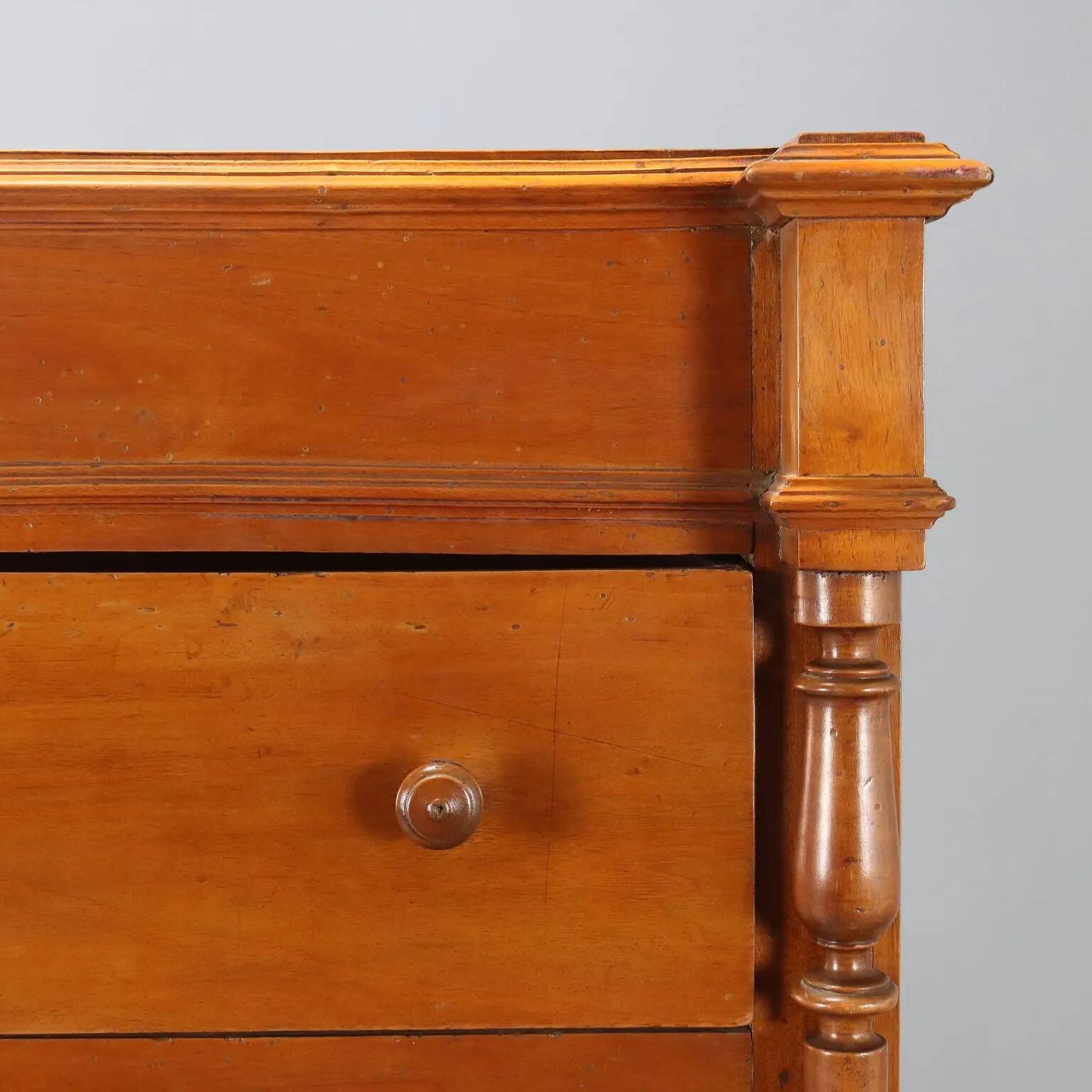 Commode ancienne Umbertino en noyer 5 tiroirs XX Century