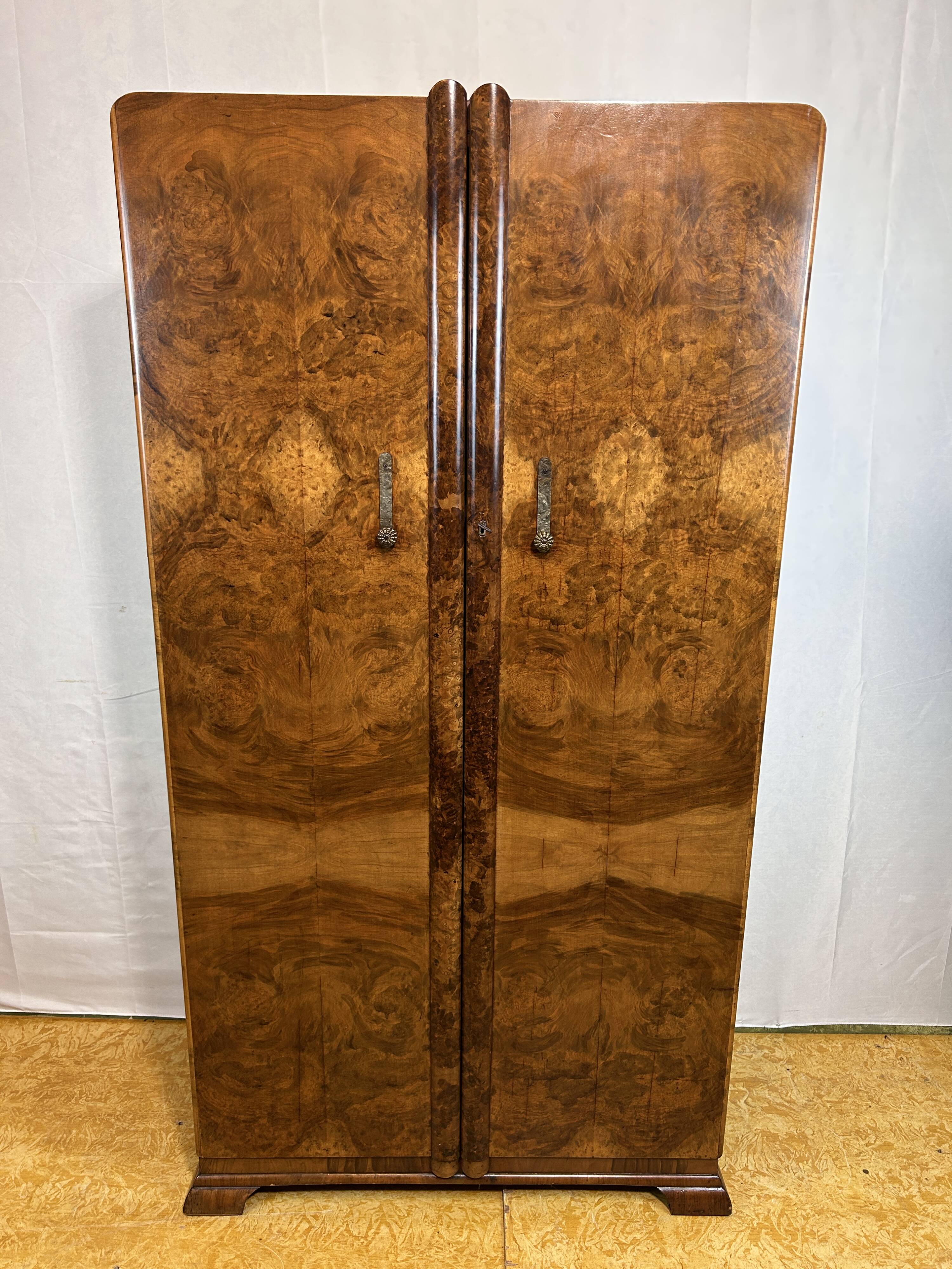 Art deco vintage brocante bachelor wardrobe burr walnut 1920-1930