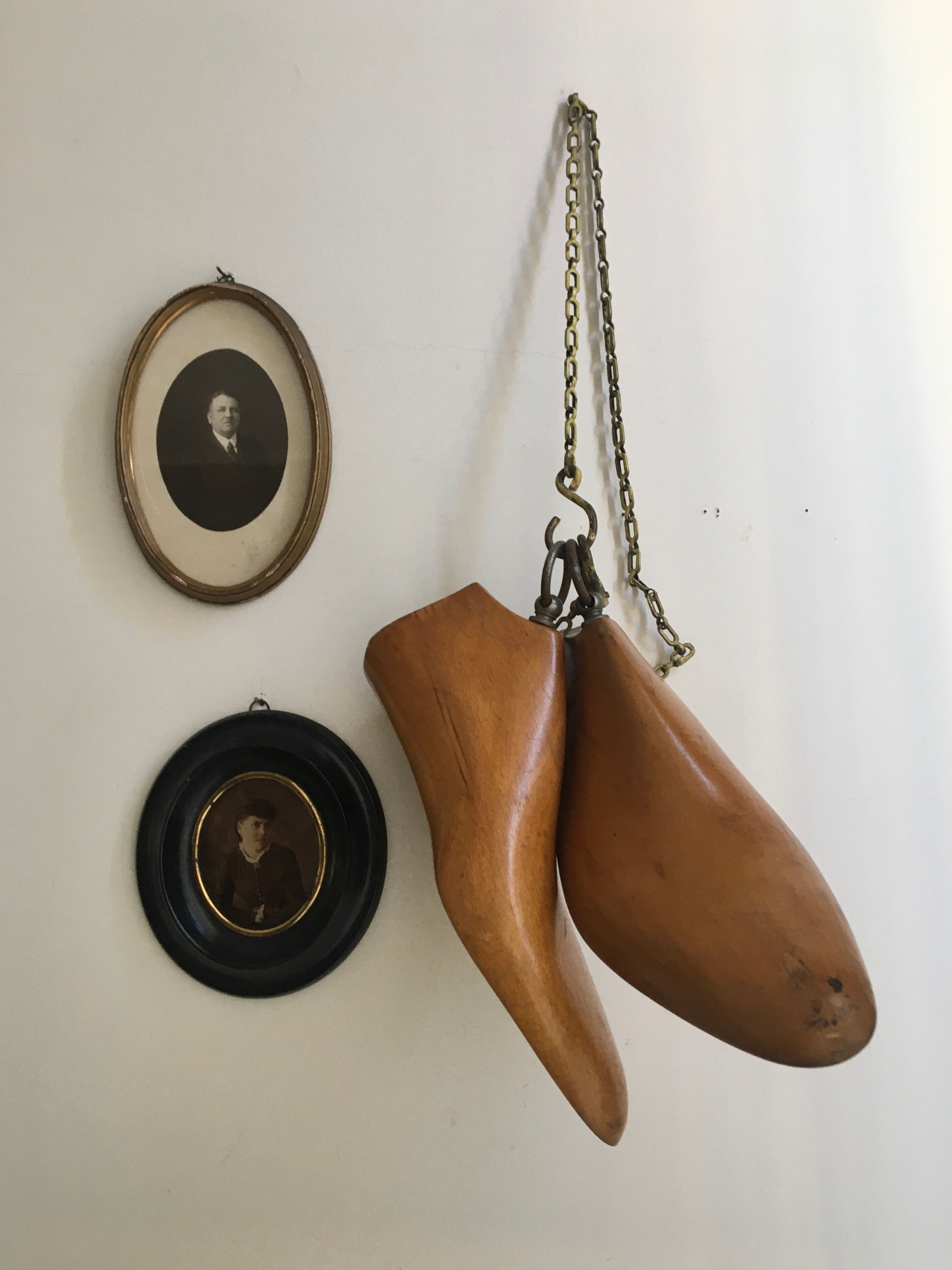 Wooden shoe trees