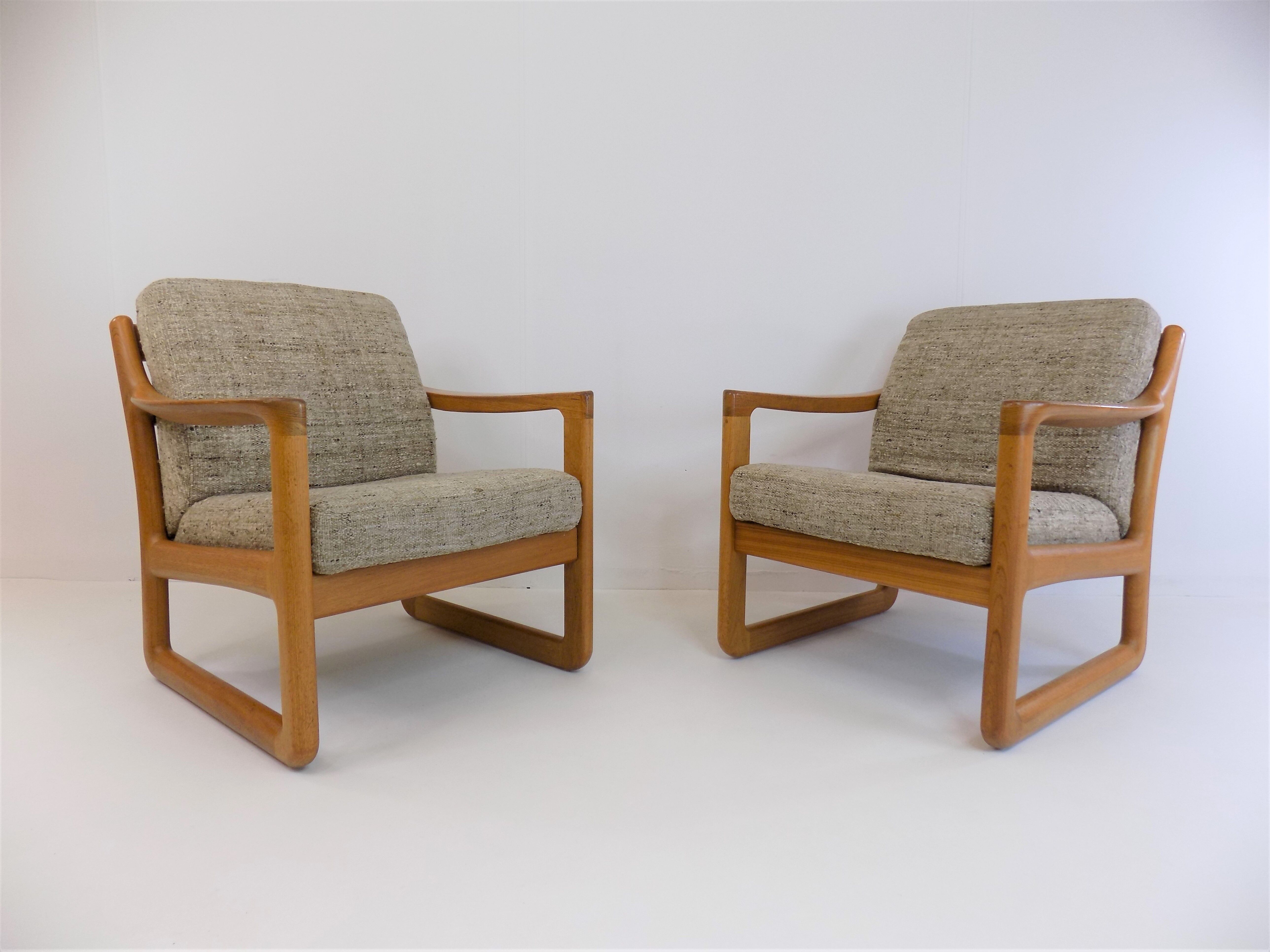 Paire de fauteuils par Johannes Andersen