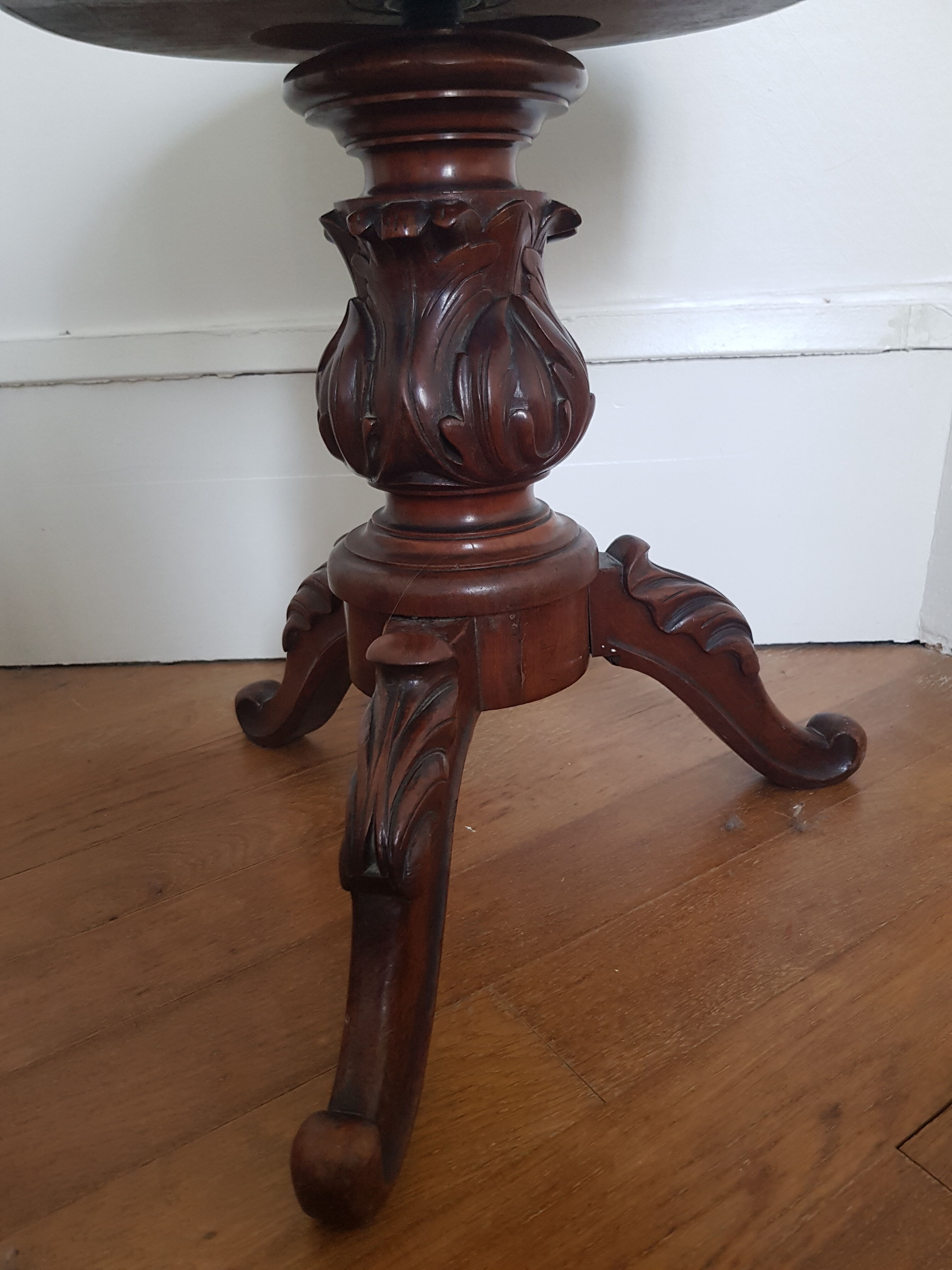 Piano stool