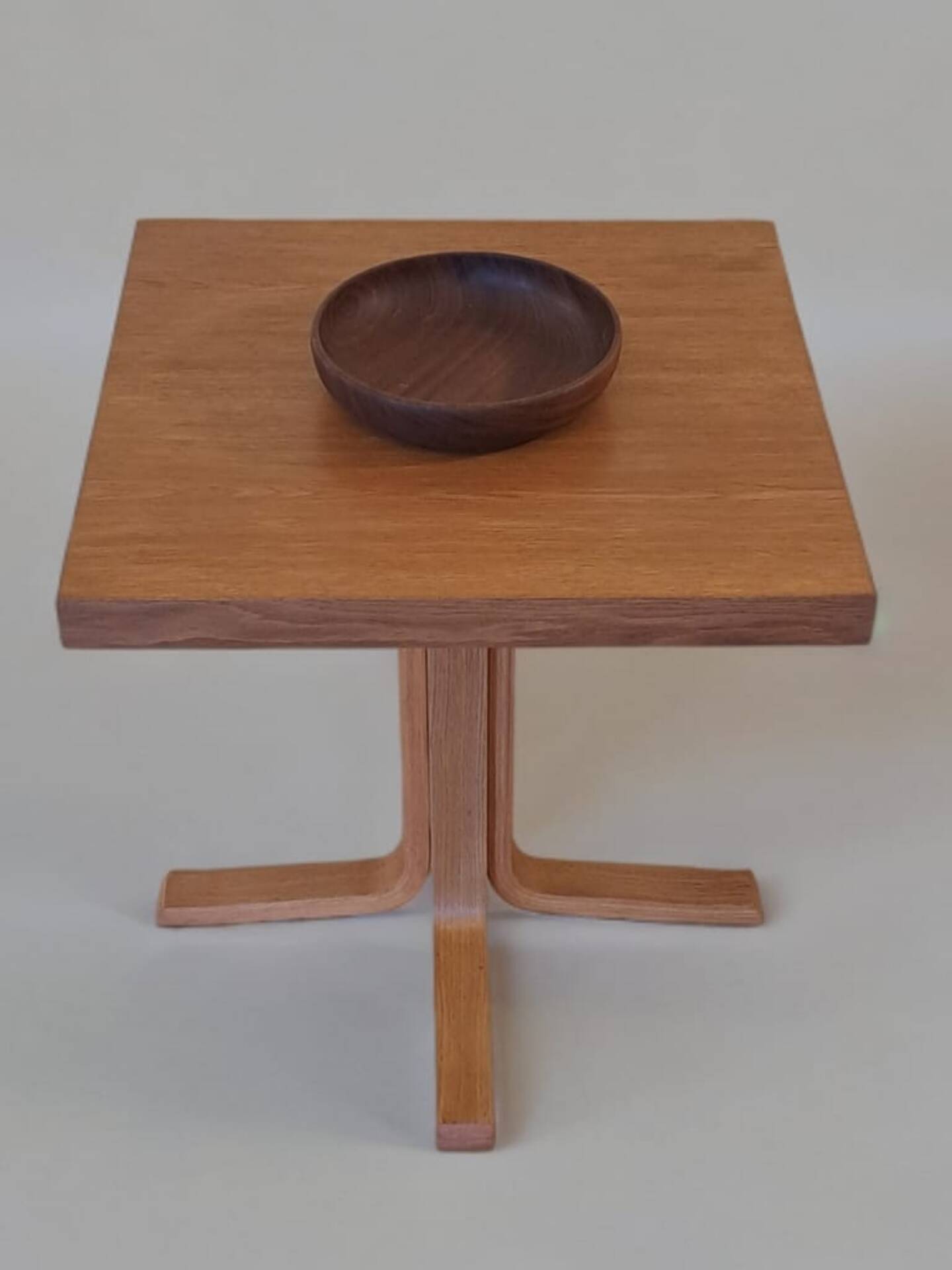 Table d'appoint Ludvik Volàk,  Vintage tchèque 1960s