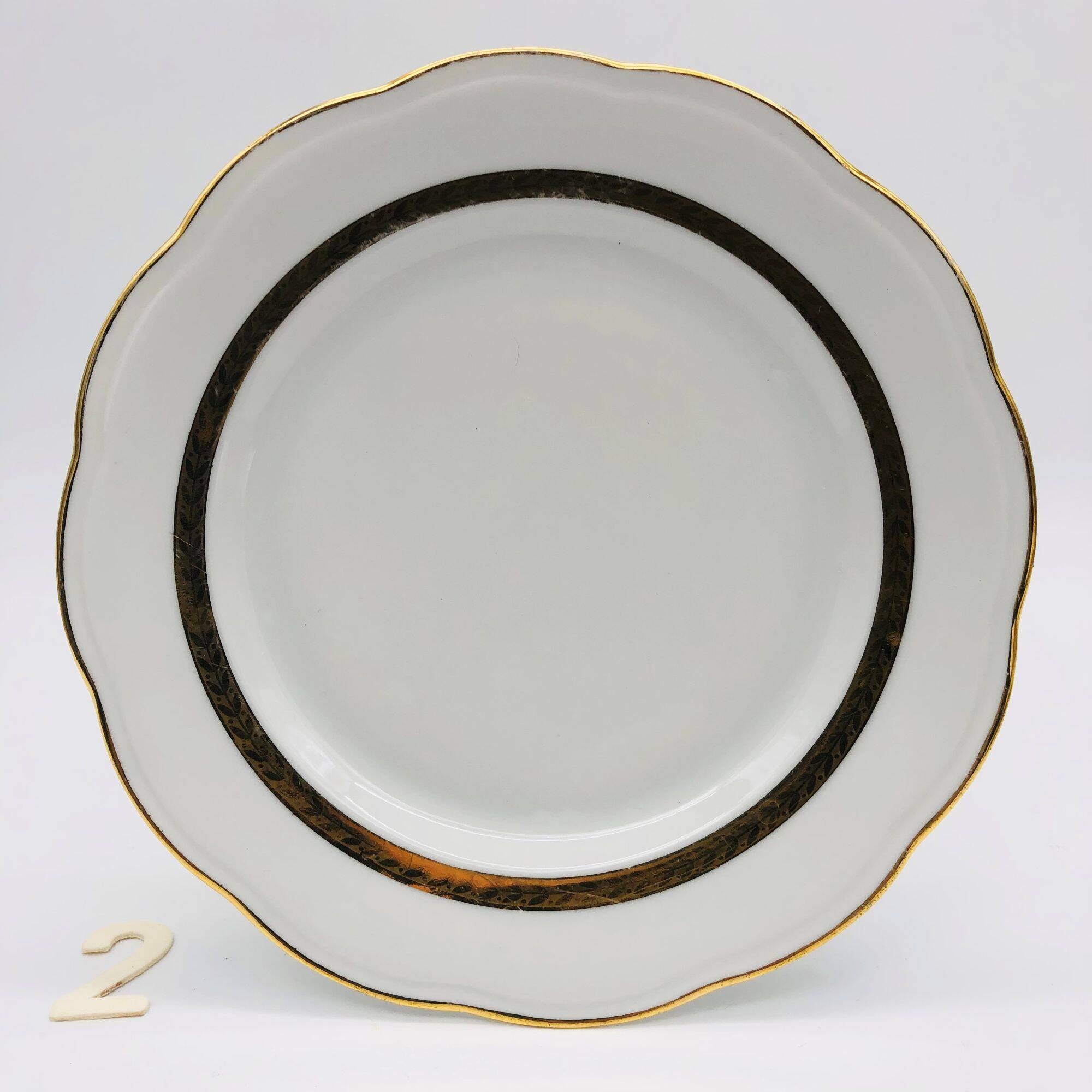 6 dessert plates. In S.F.P. Limoges porcelain.