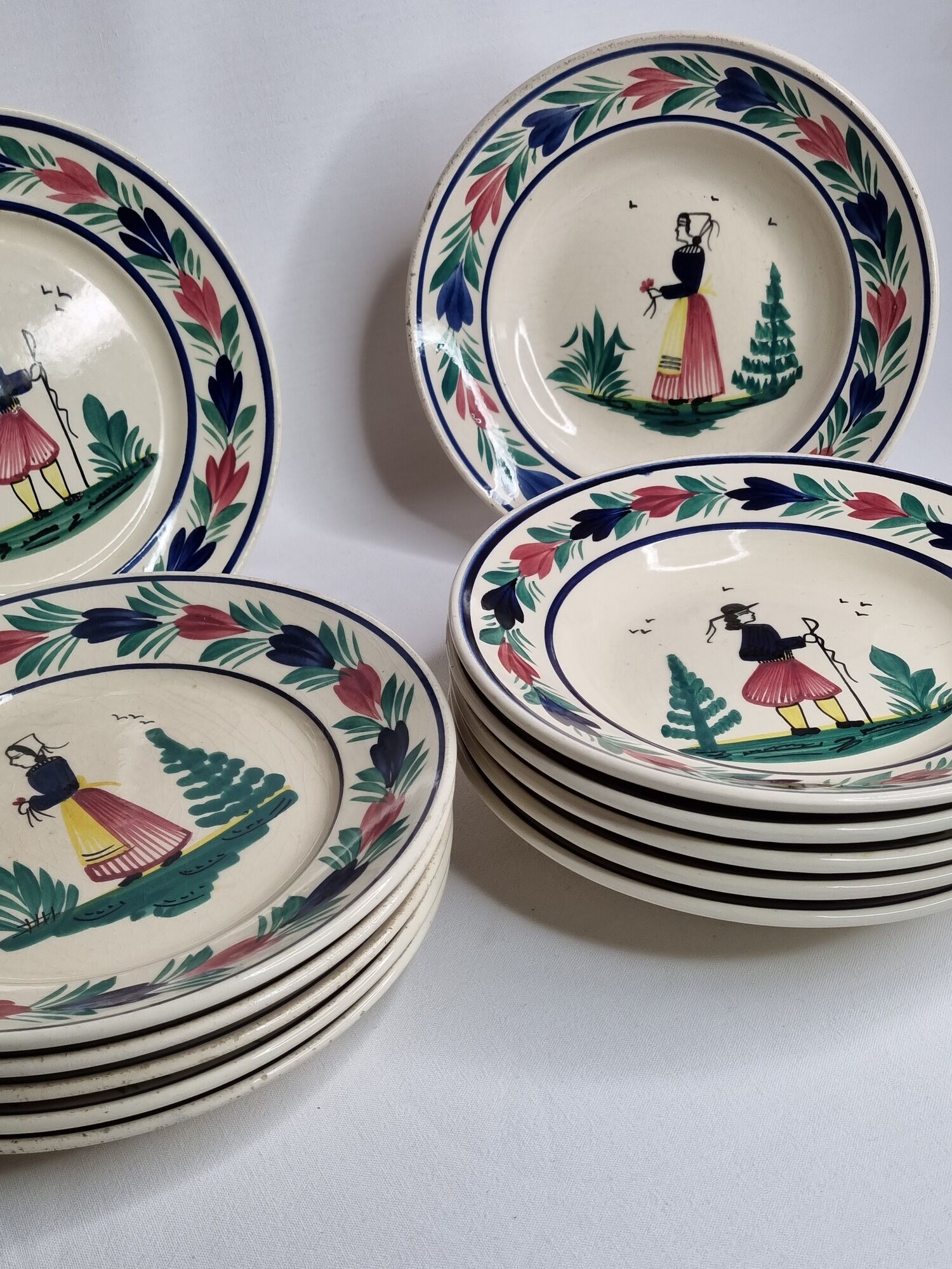 Set of 12 flat and hollow old plates decorated Breton, Henriot, Quimper
