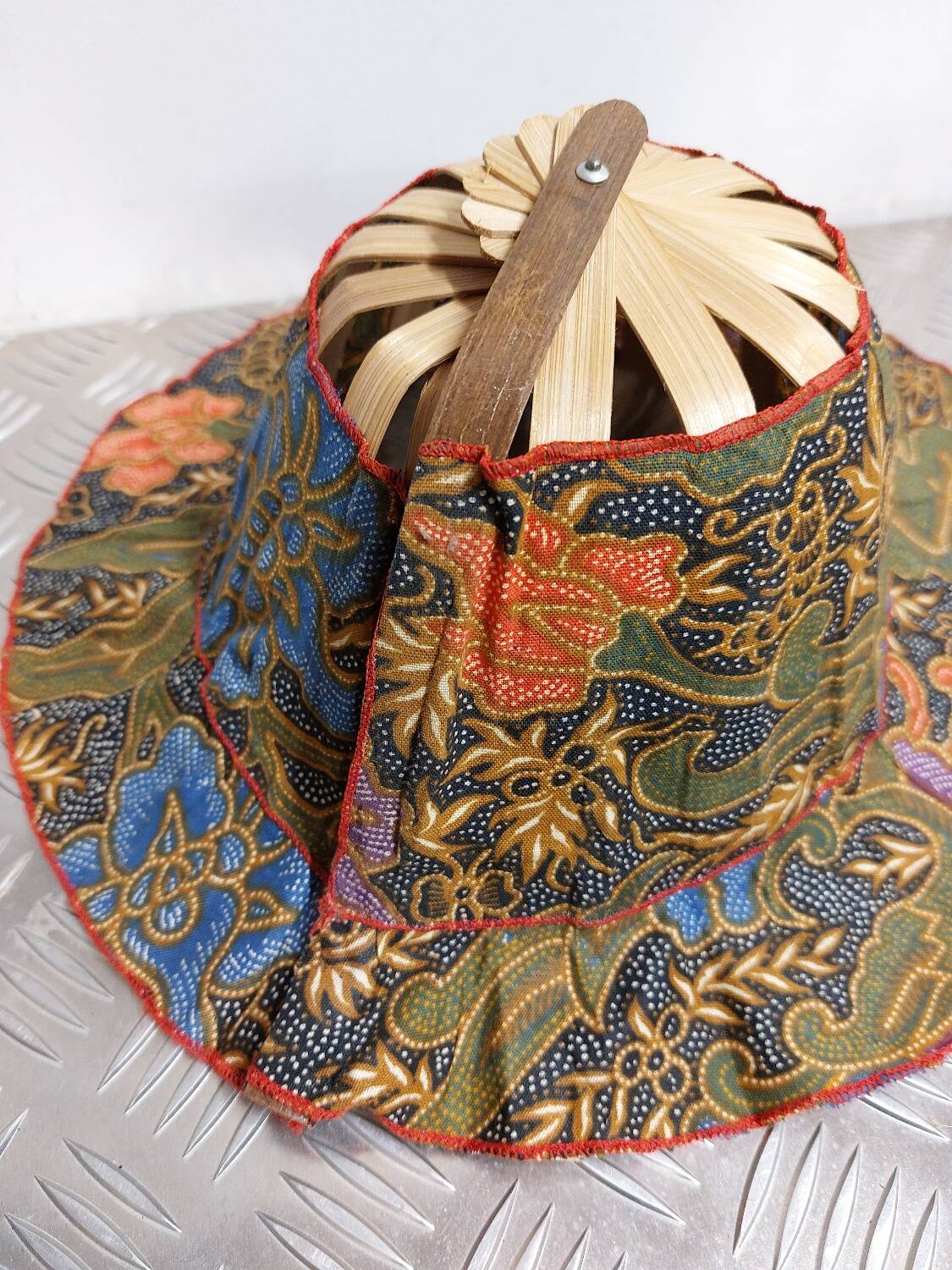 Hat-shaped fan (Ref: Mag)