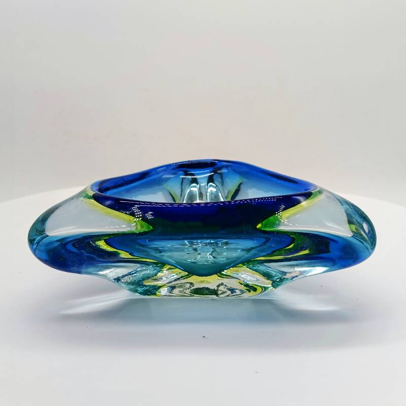 Cendrier, vide-poche triangulaire en verre de Murano, Italie années 1960