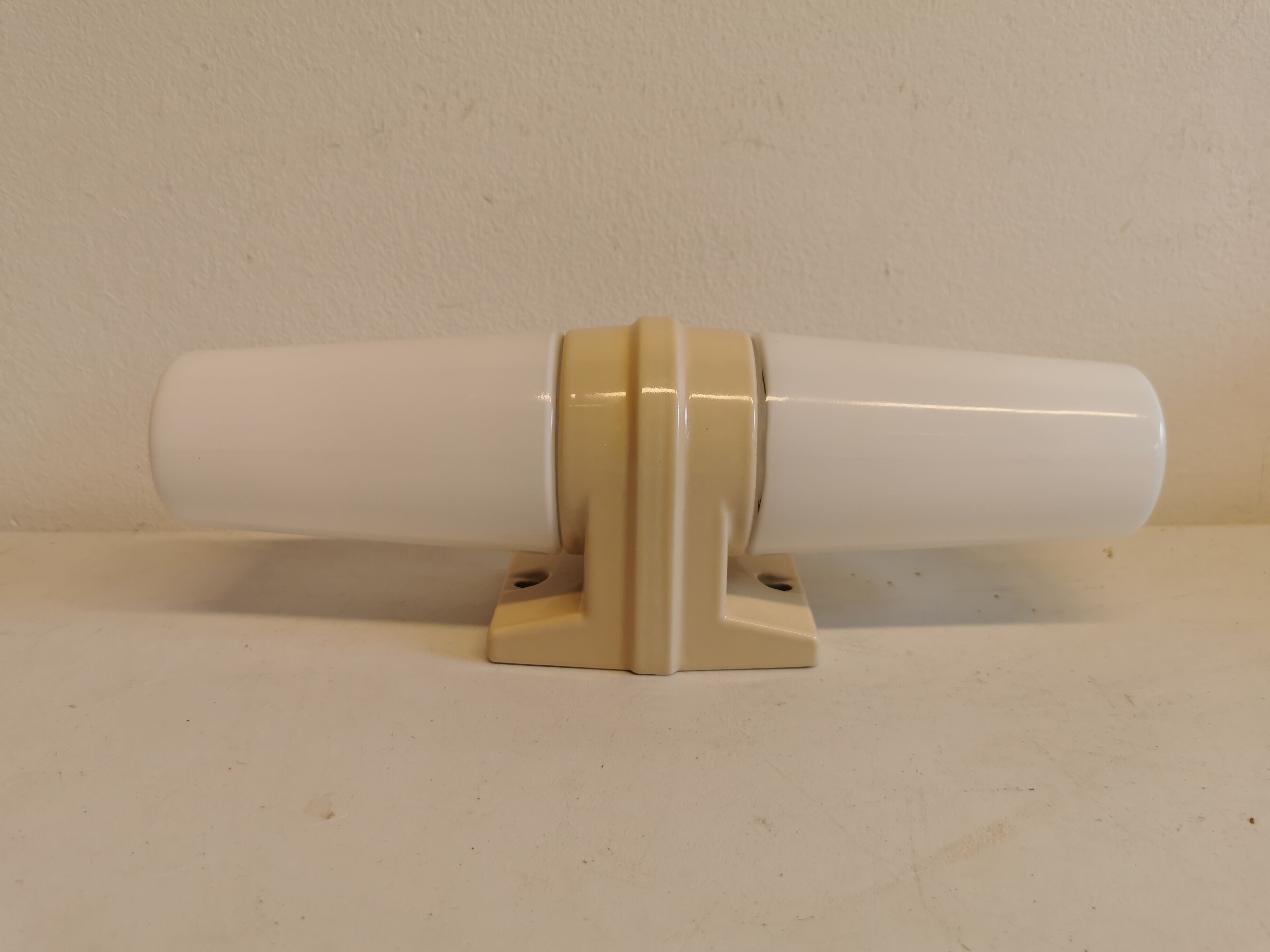 Bathroom/wall lamp designed by Sigvard bernadotte for IFÖ Sweden, Model 6060.