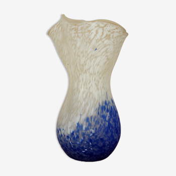 Vase "corolla" in glass paste Clichy