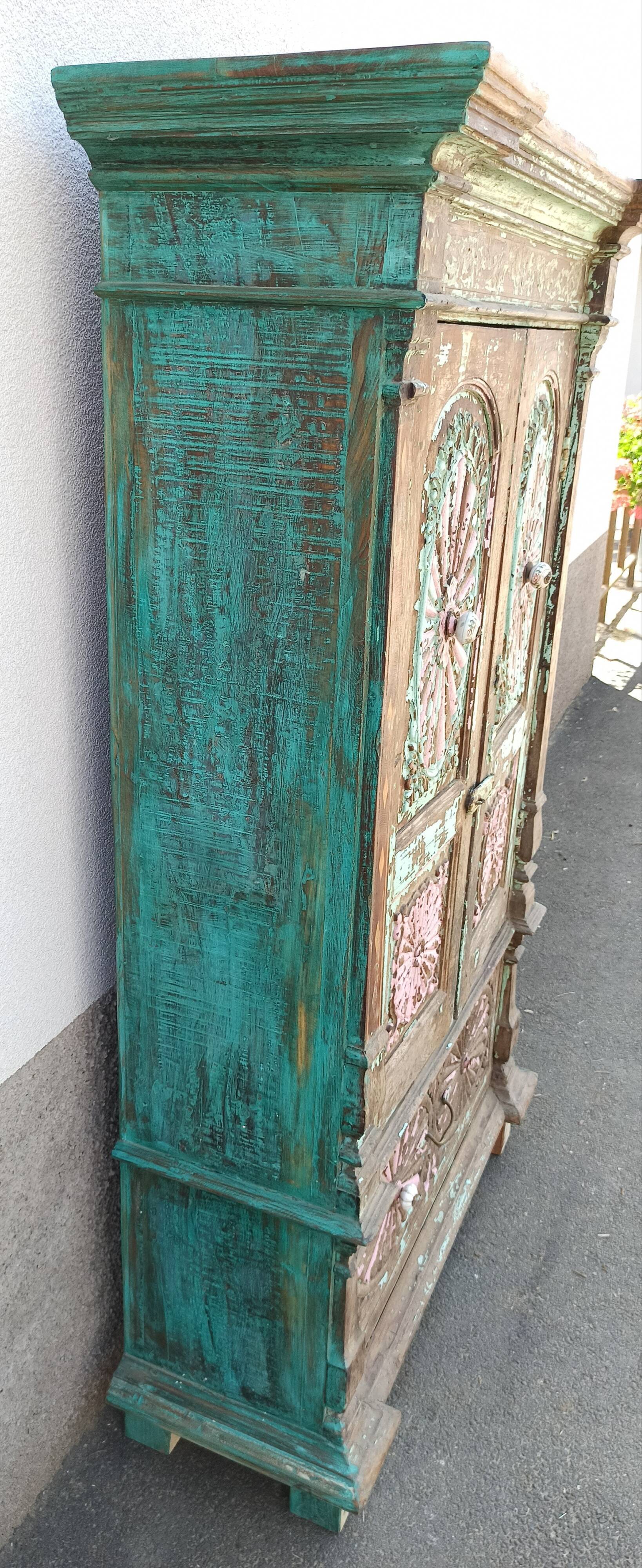 Old wooden cabinet - 2 doors and 1 drawer