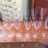 Service of 12 Baccarat champagne flutes.