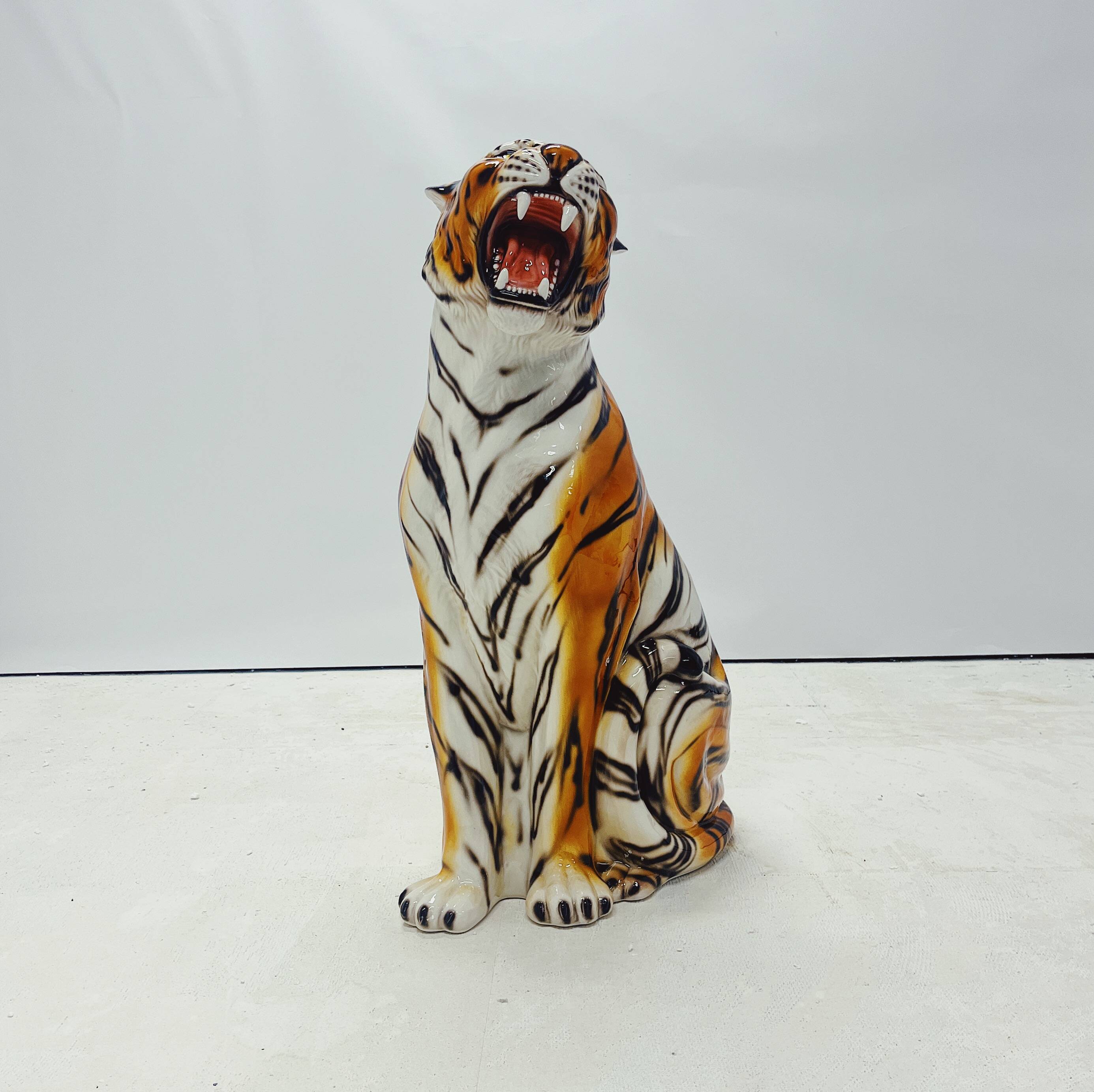 Statue de tigre en céramique