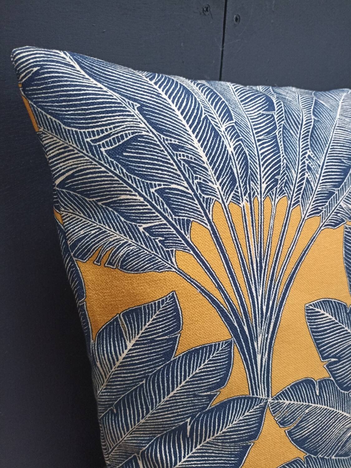 Floral pattern cushion 40x40cm