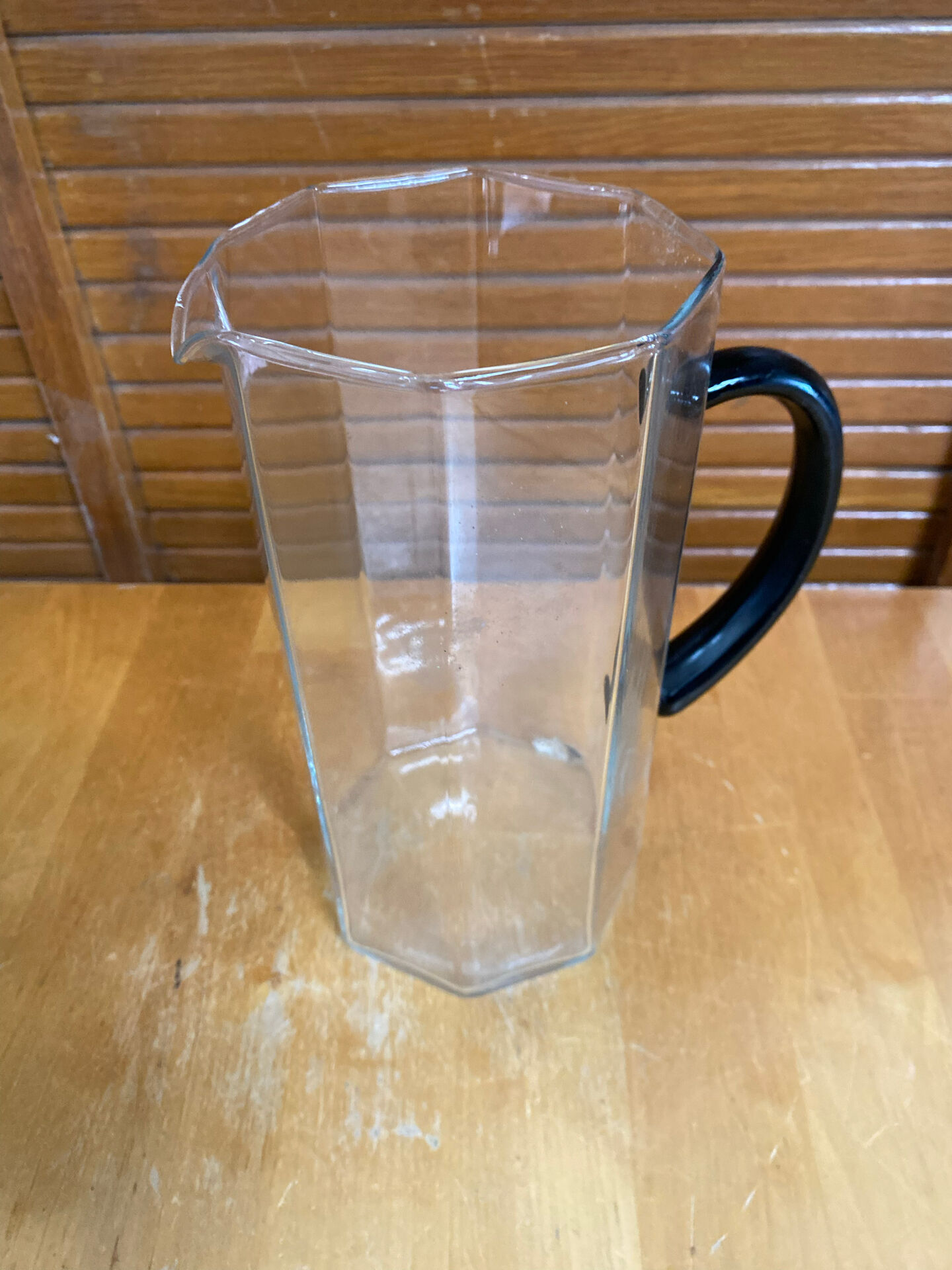 Old pichet arcoroc model octime transparent glass + black handle wine