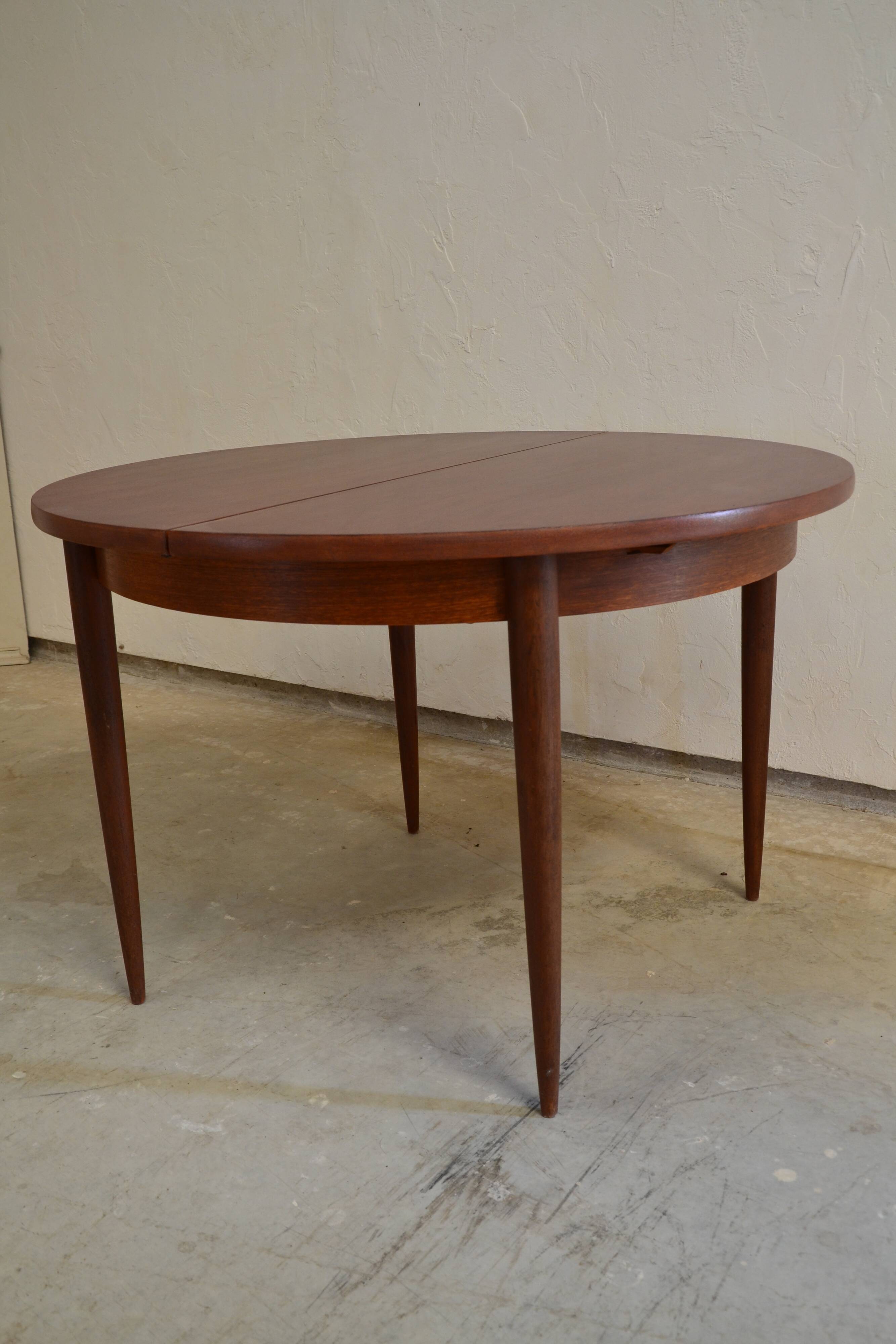 1950s Round Table