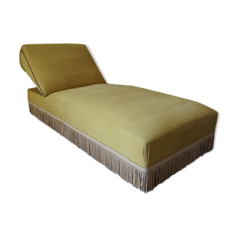 Classic daybed