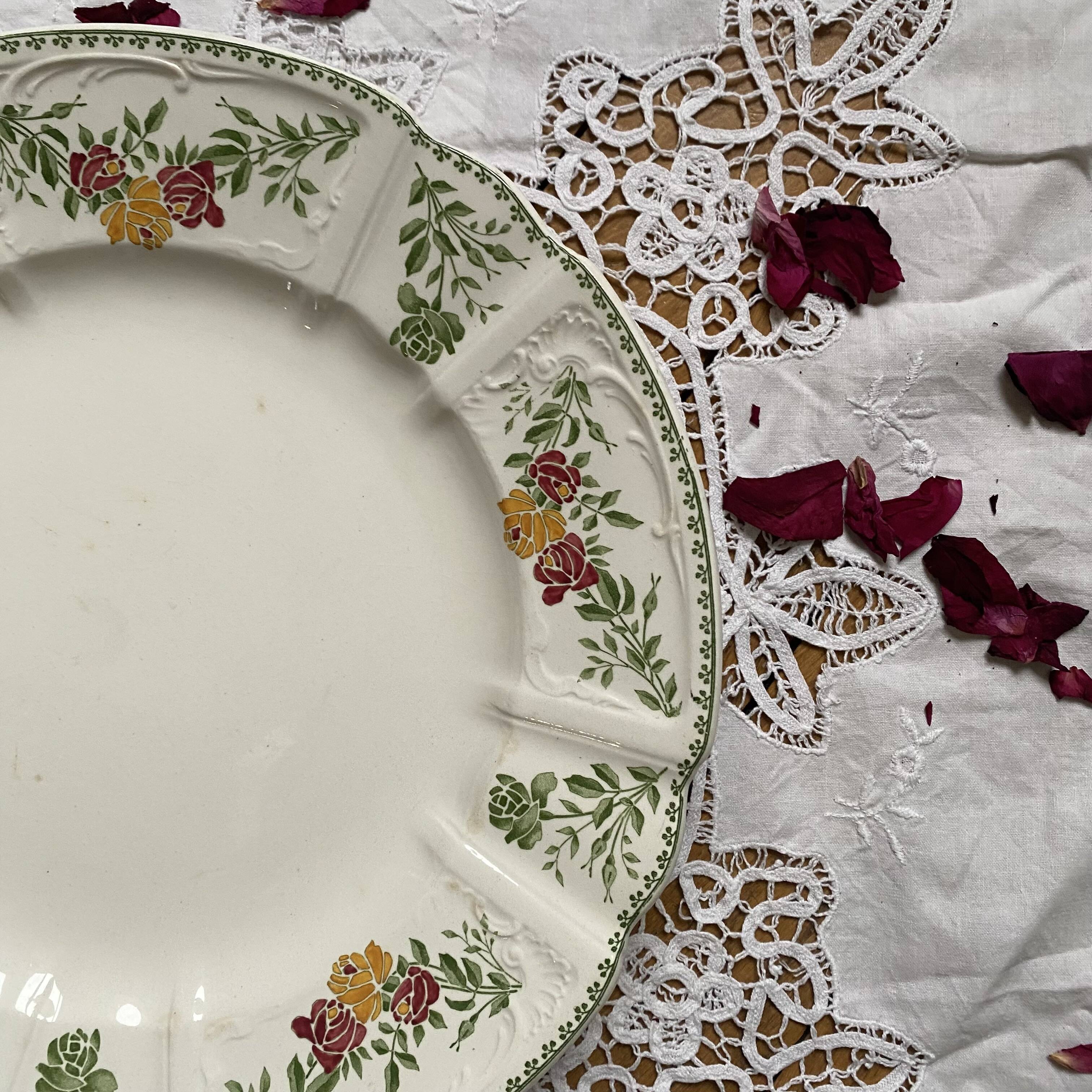 Round serving dish in Sarreguemines polychrome ironstone, Golden Sun model