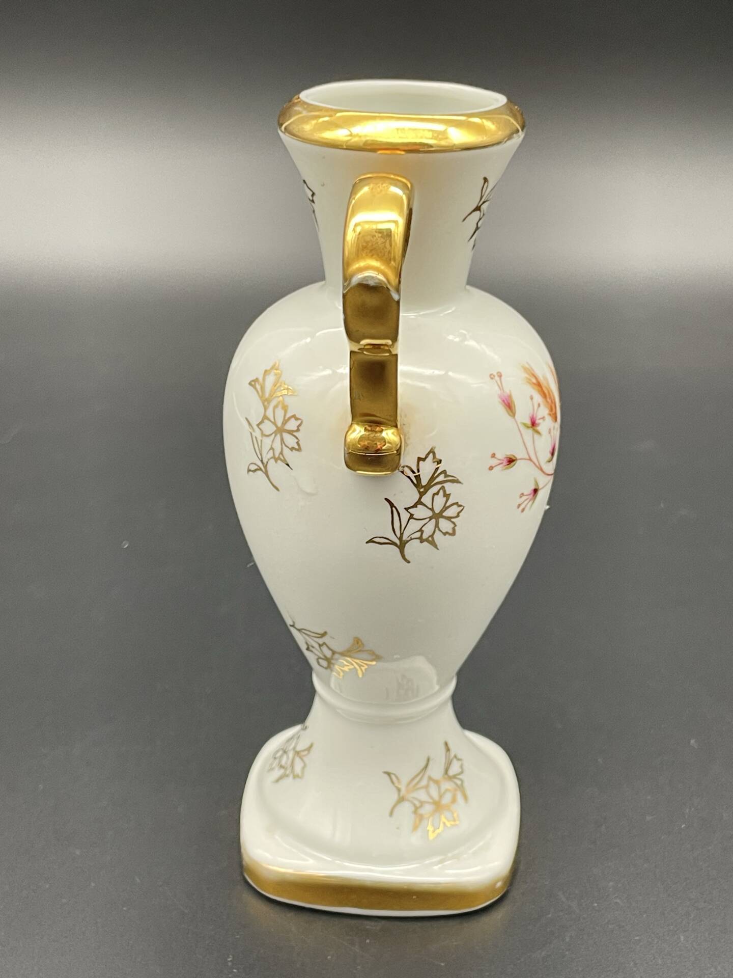 Small amphora vase in Limoges porcelain with gilded handles.