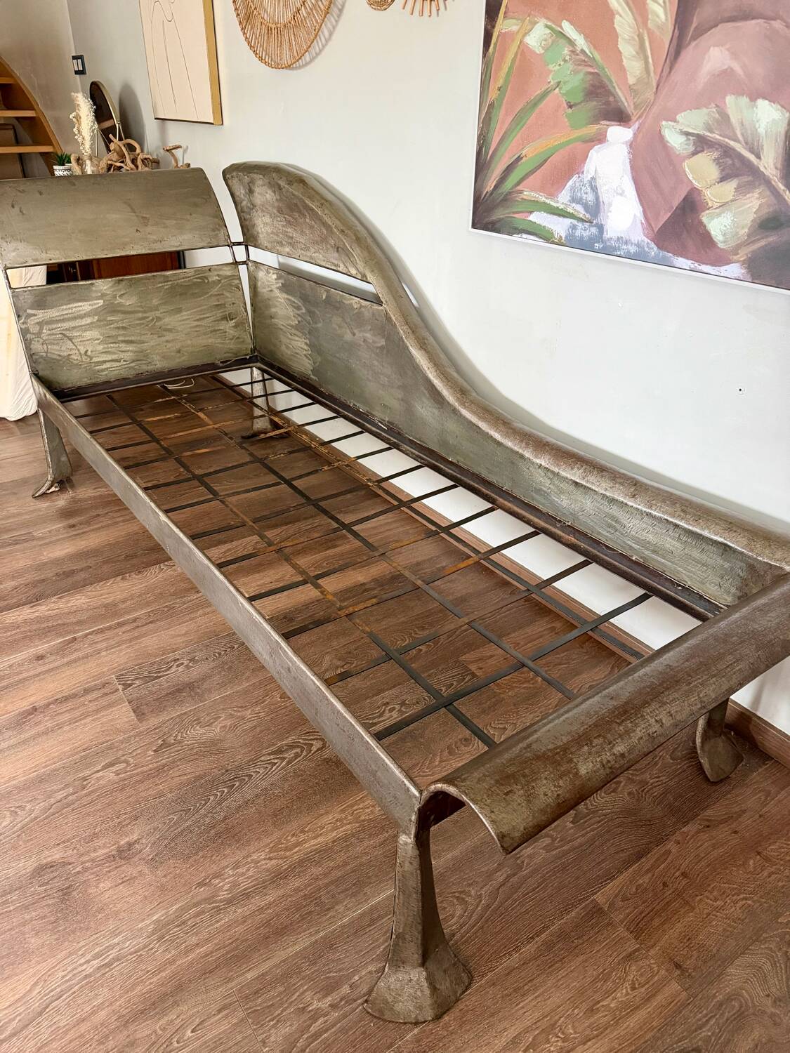 Handcrafted metal chaise longue