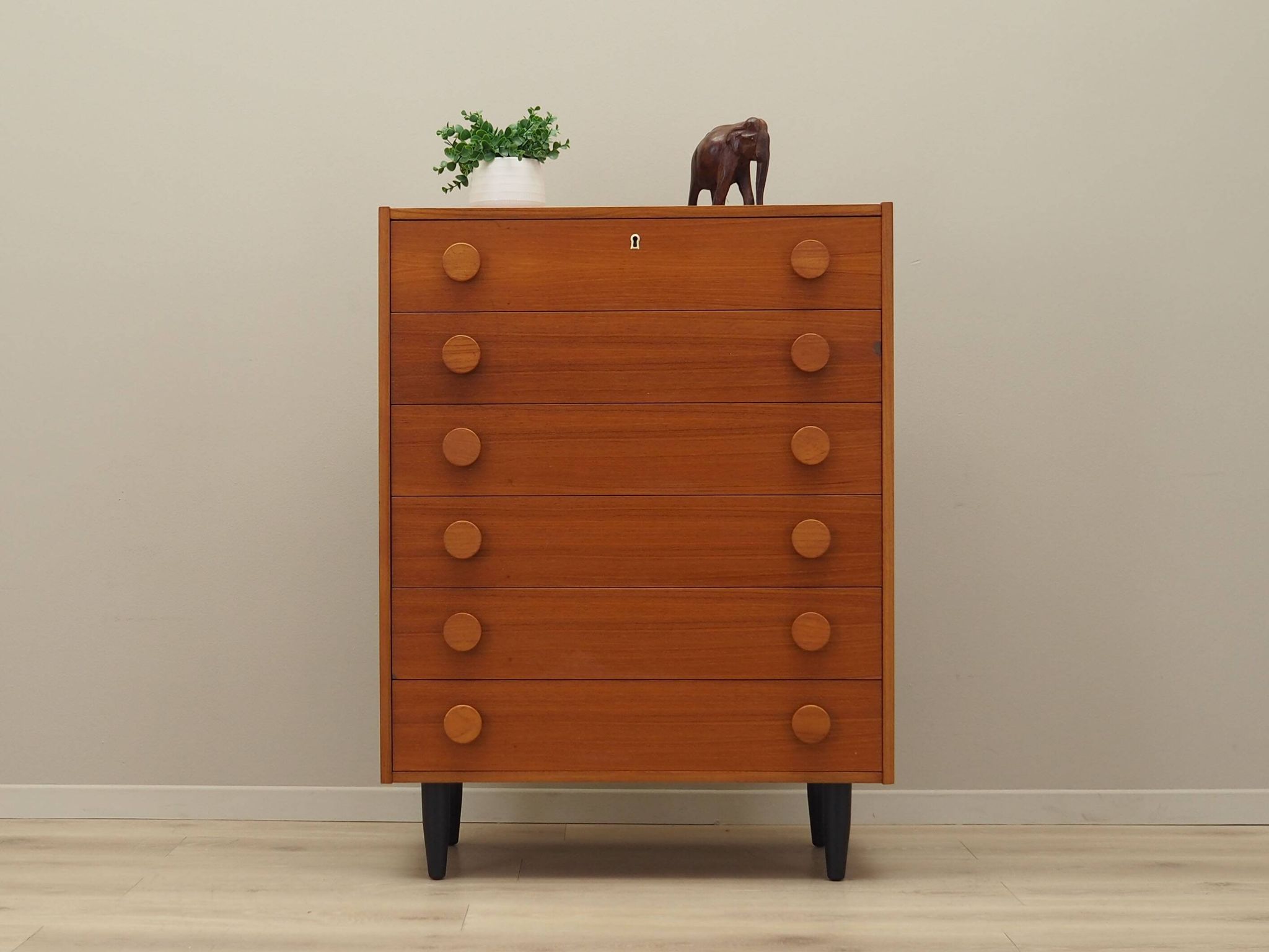 Commode en teck, design danois, années 1960, production : Danemark