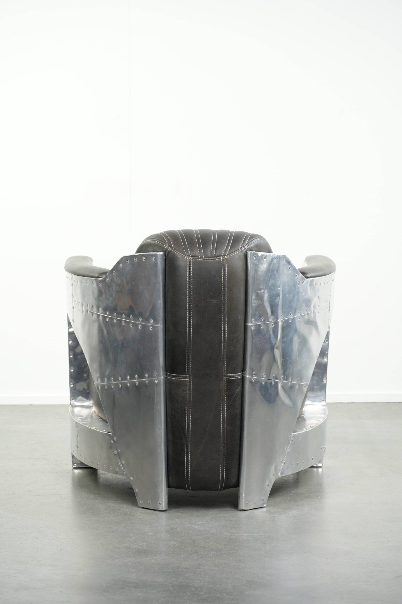 Comfortable cow leather aviator design armchair finished with aluminium