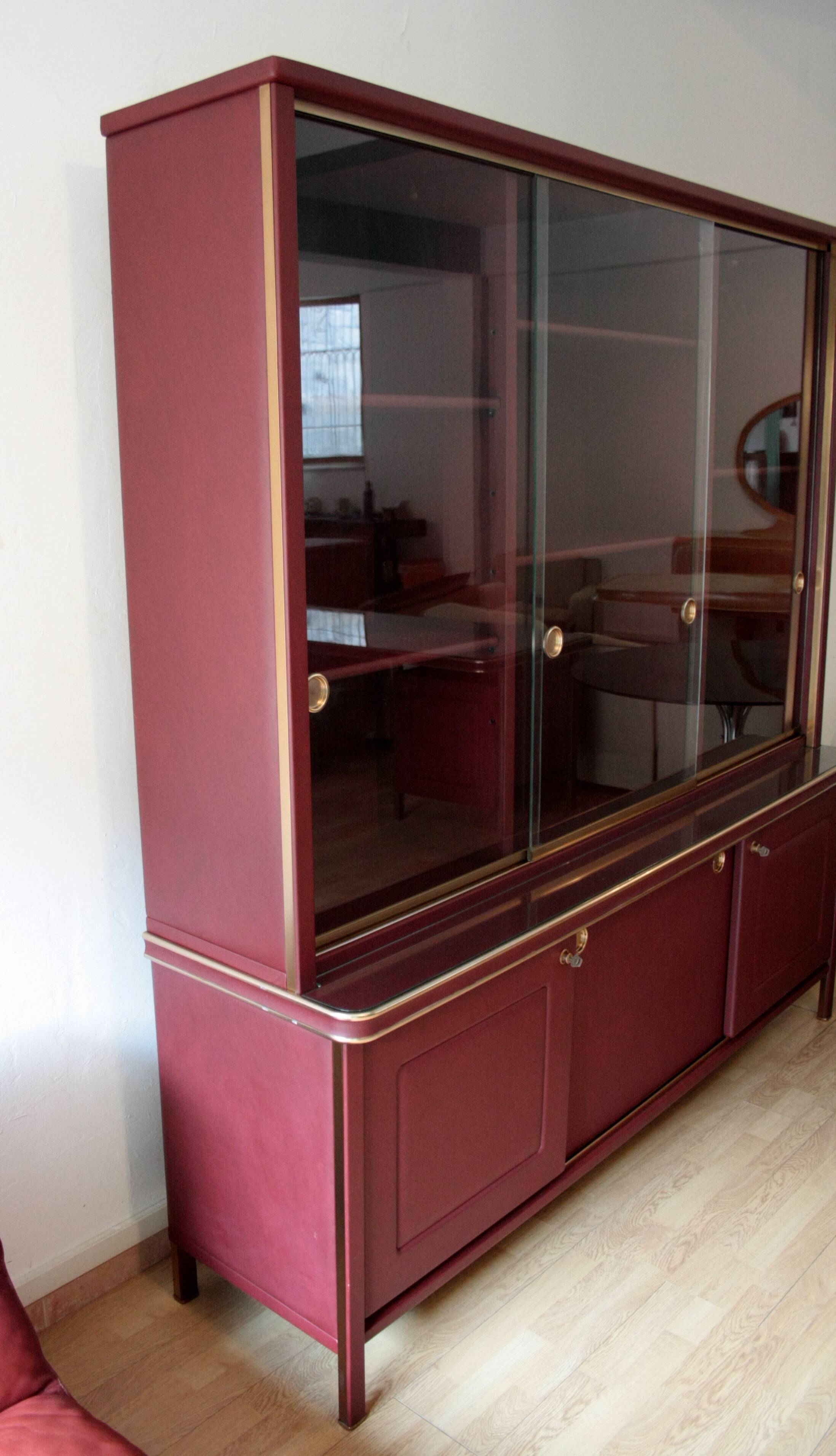 Crédence ou bibliothèque à deux sections recouverte de similicuir couleur Bordeaux