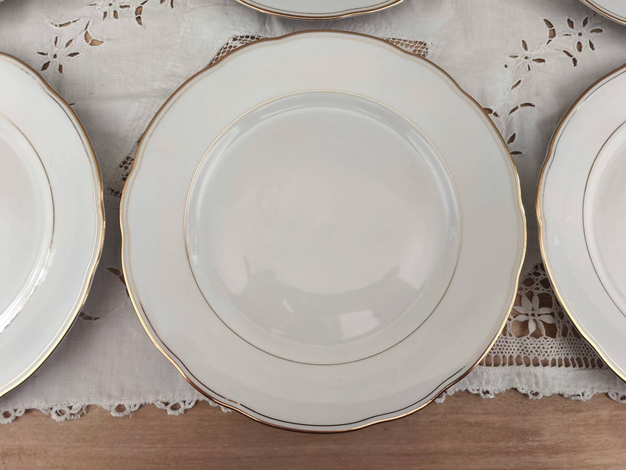 Set of 6 flat plates in fine white Bohemian porcelain with a gold rim.