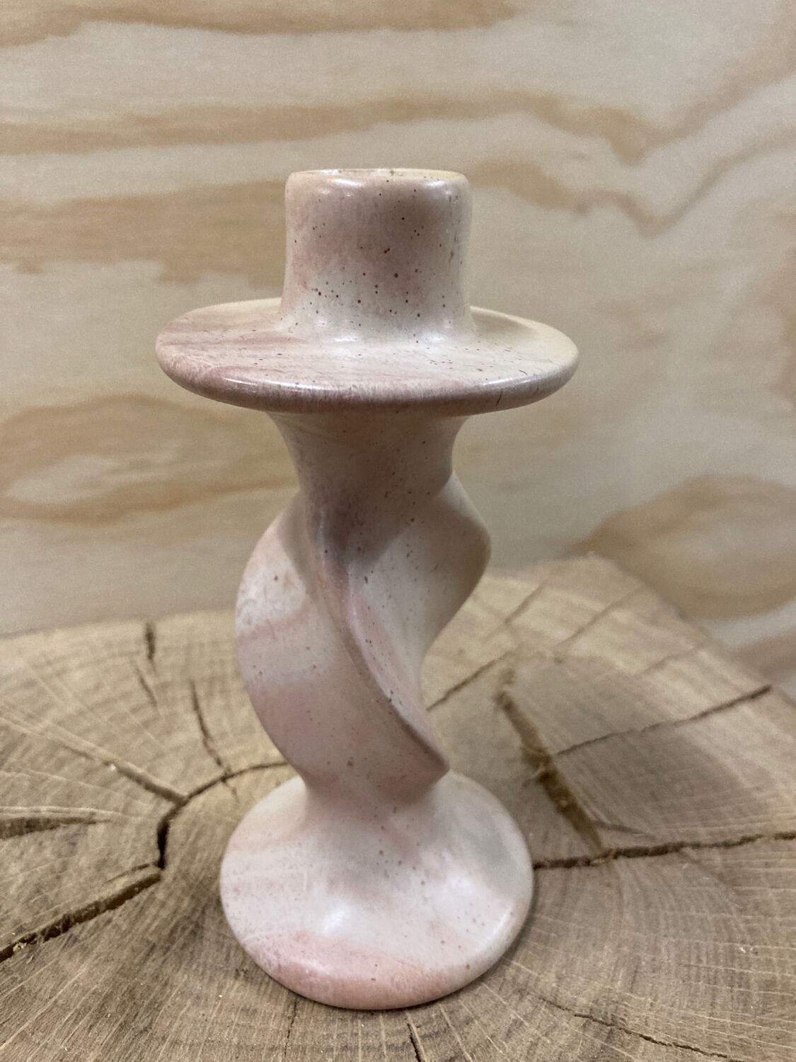 Bougeoir en albâtre rose