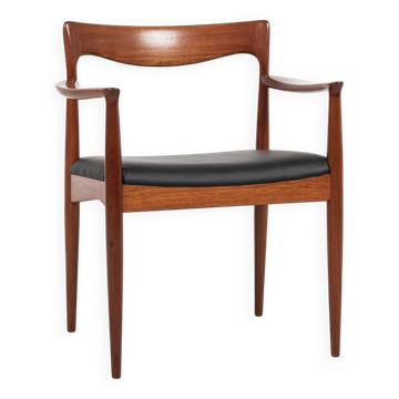 Midcentury Danish chair with armrests in teak and new skai by Arne Vodder for Vamo 1960s