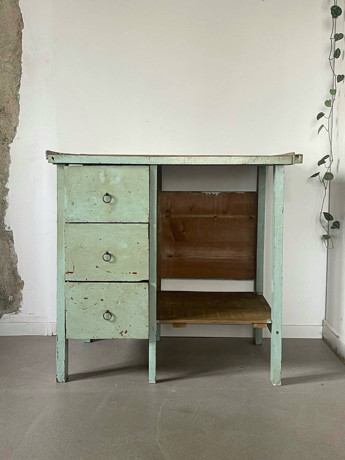 Mint-colored workshop furniture
