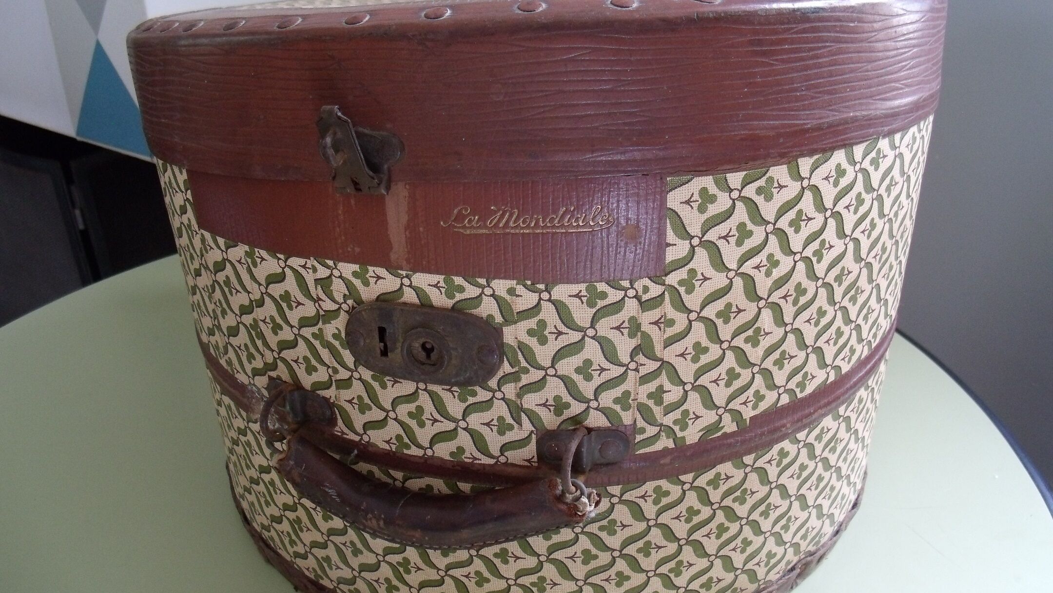 La Mondiale hat box