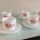 Suite de huit tasses à chocolat Van Houten en Arcopal / vintage années 70