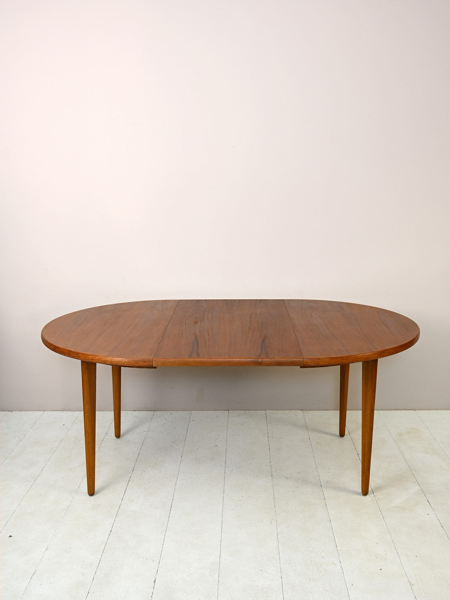 Vintage round extendable table