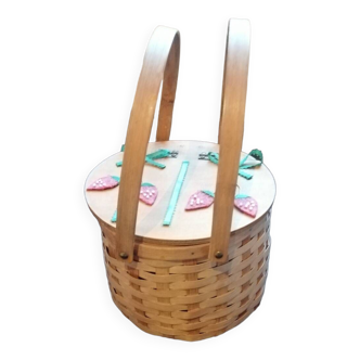 Basket with lid