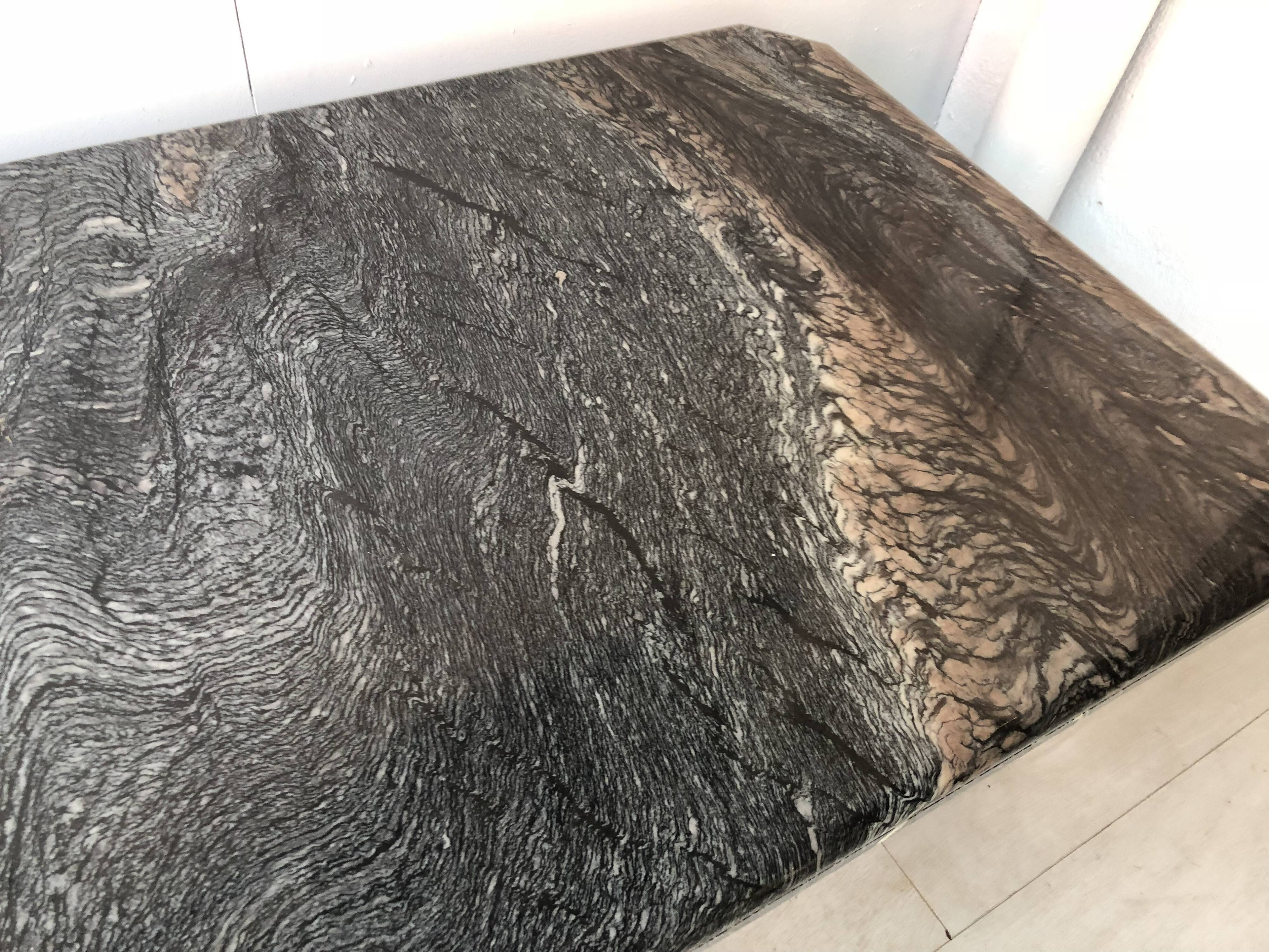 Table basse par Roche Bobois