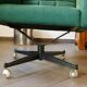 Paire de chaises pivotantes rétro sur roulettes