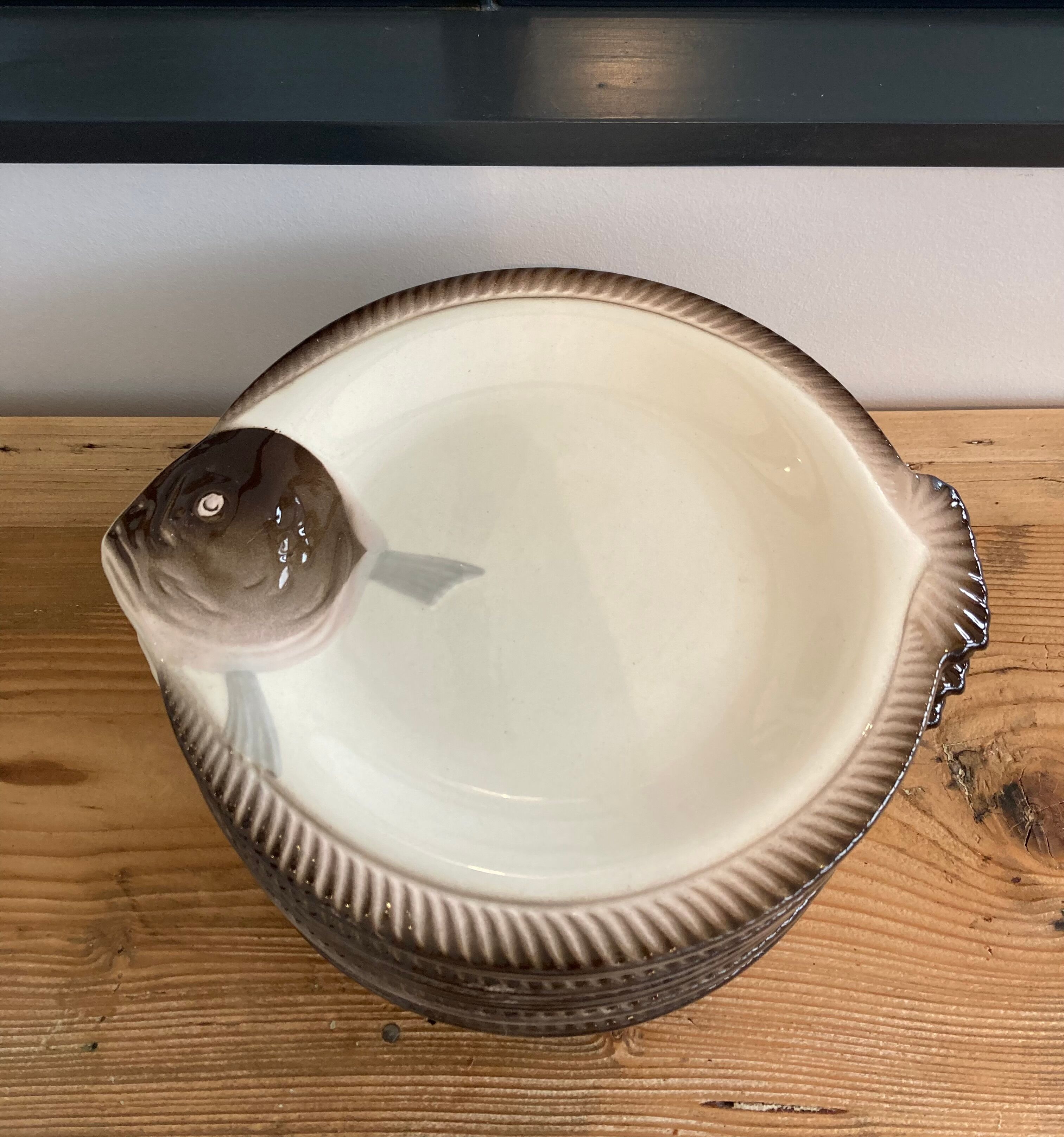 Set de 12 assiettes barbotine poisson Longwy