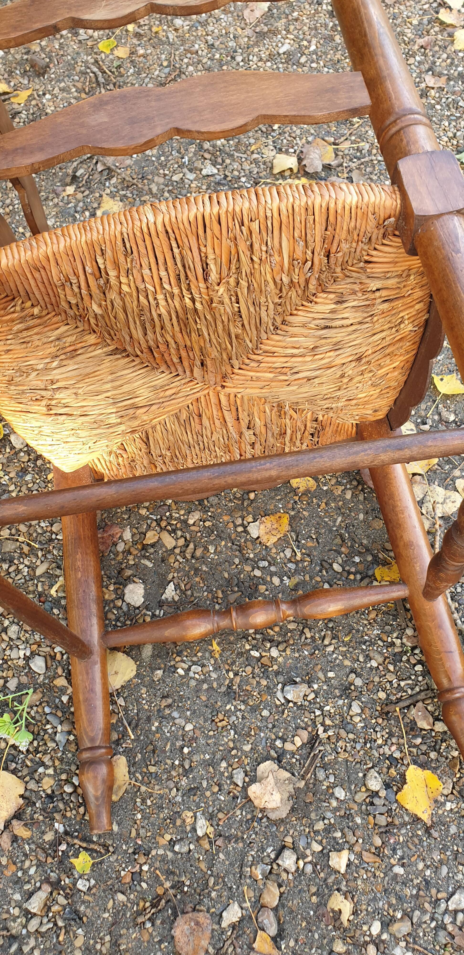 Corner straw chair