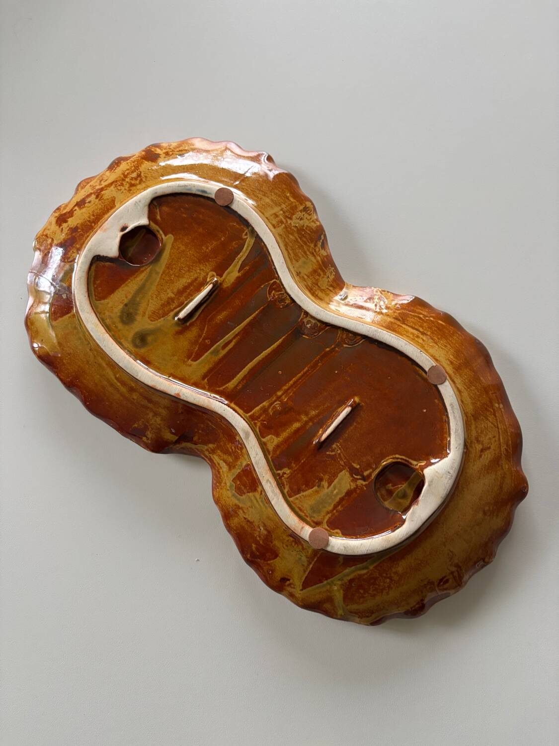 Ceramic shell-shaped trinket tray