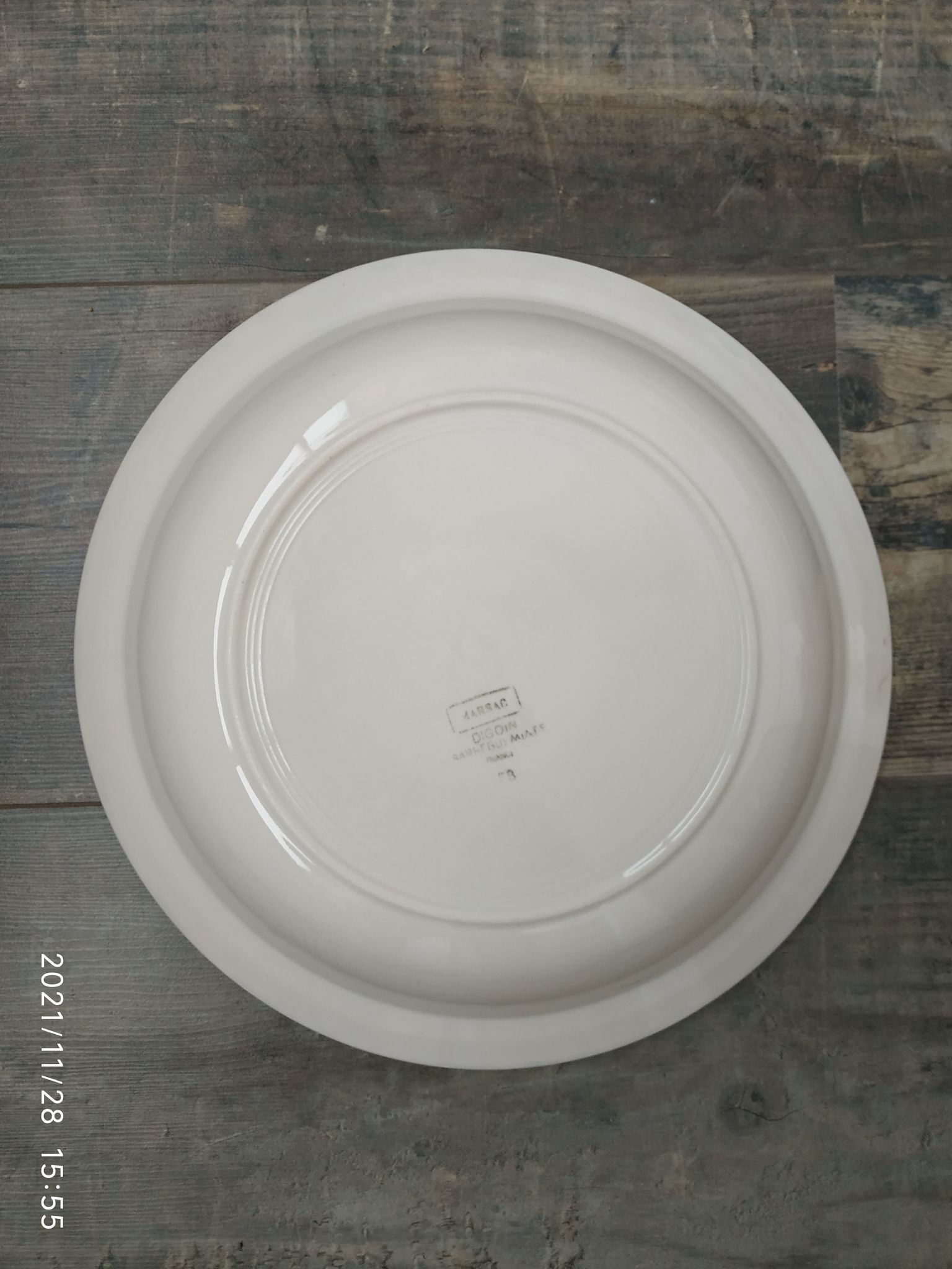 Large hollow dish