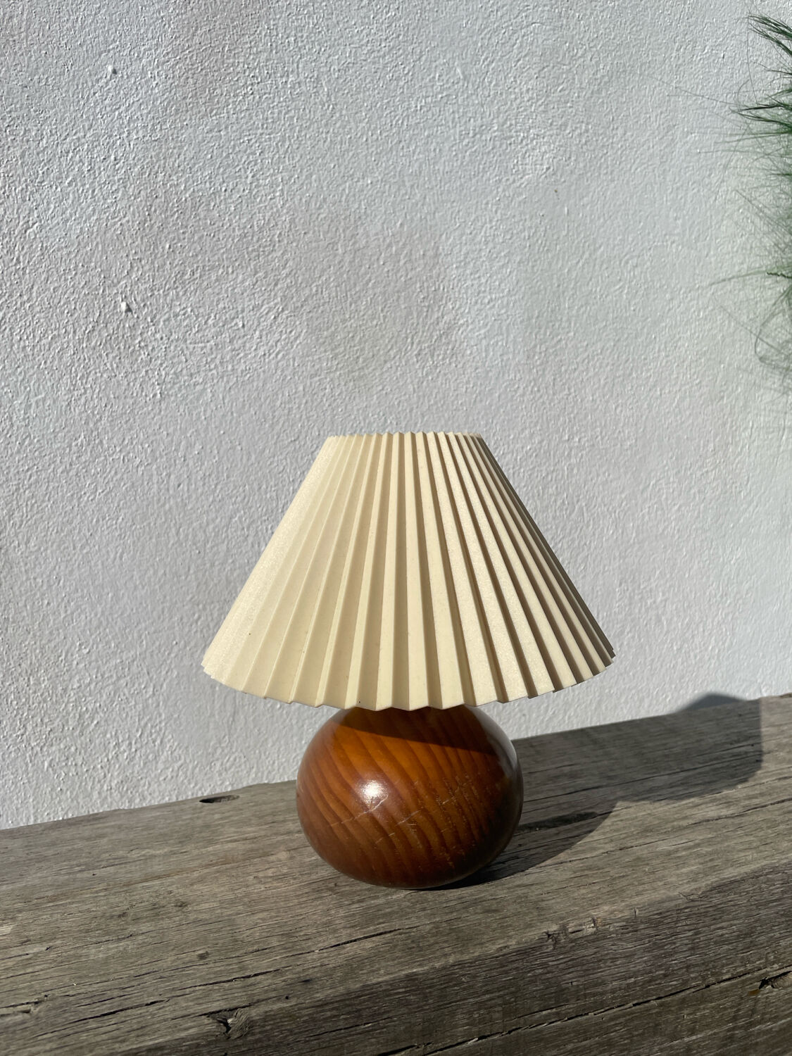 Pleated wooden ball lamp