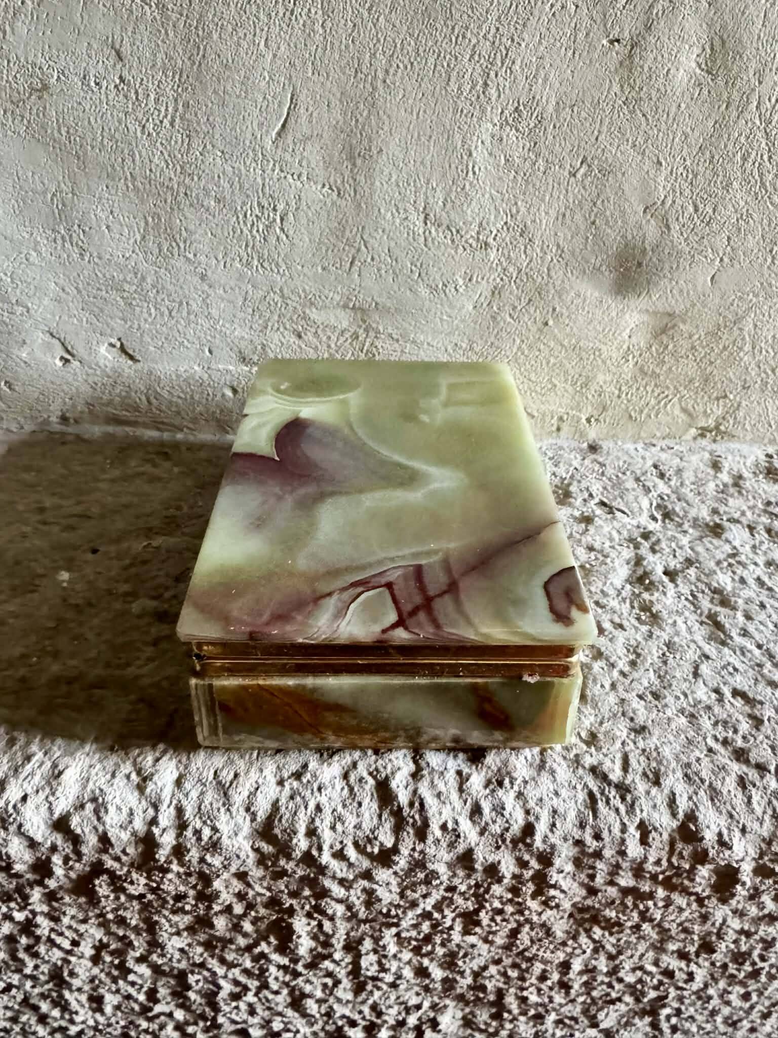 Ashtray, onyx box from the 1960s, vintage Italy.