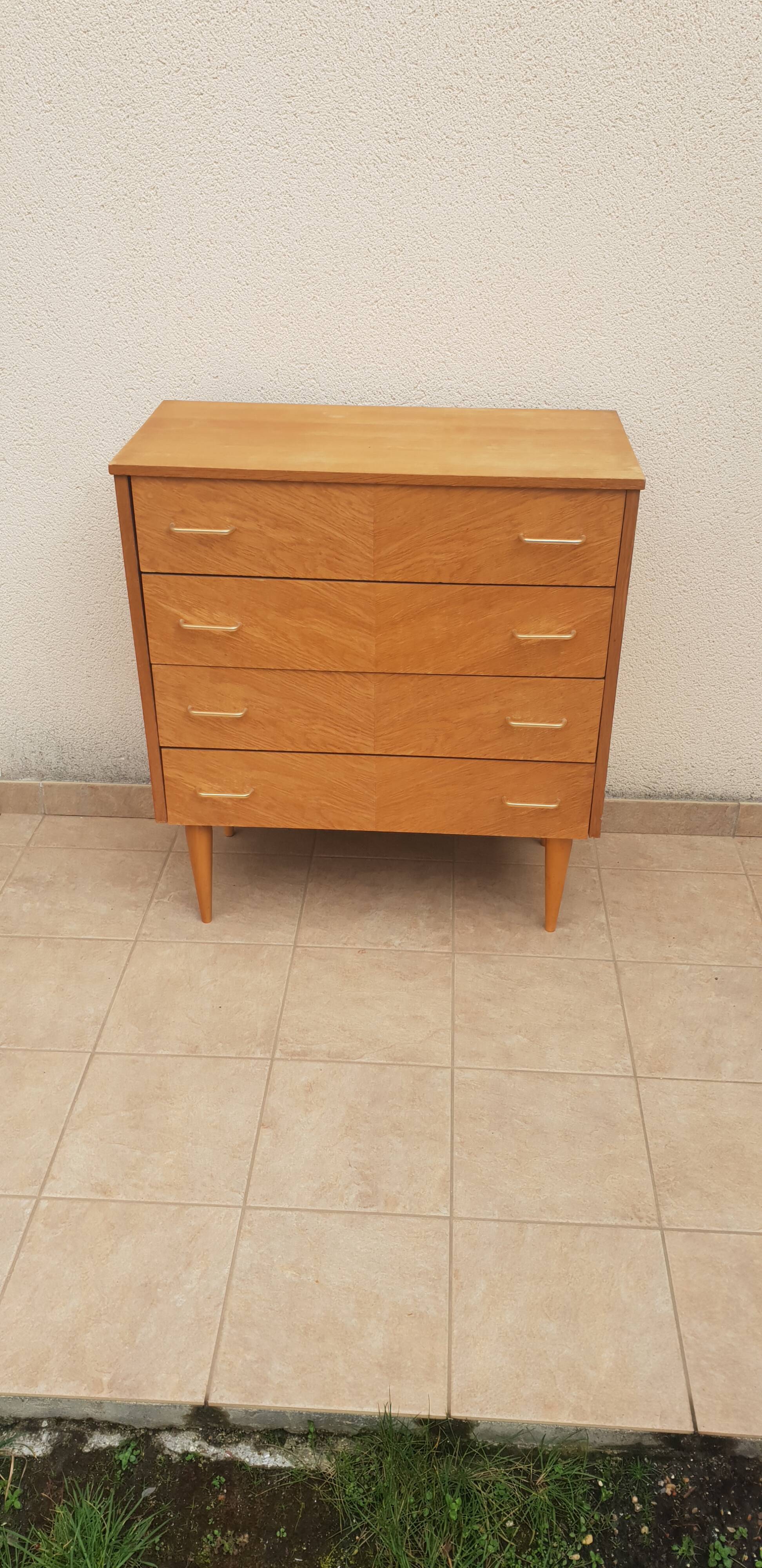 Commode vintage pieds fuseaux