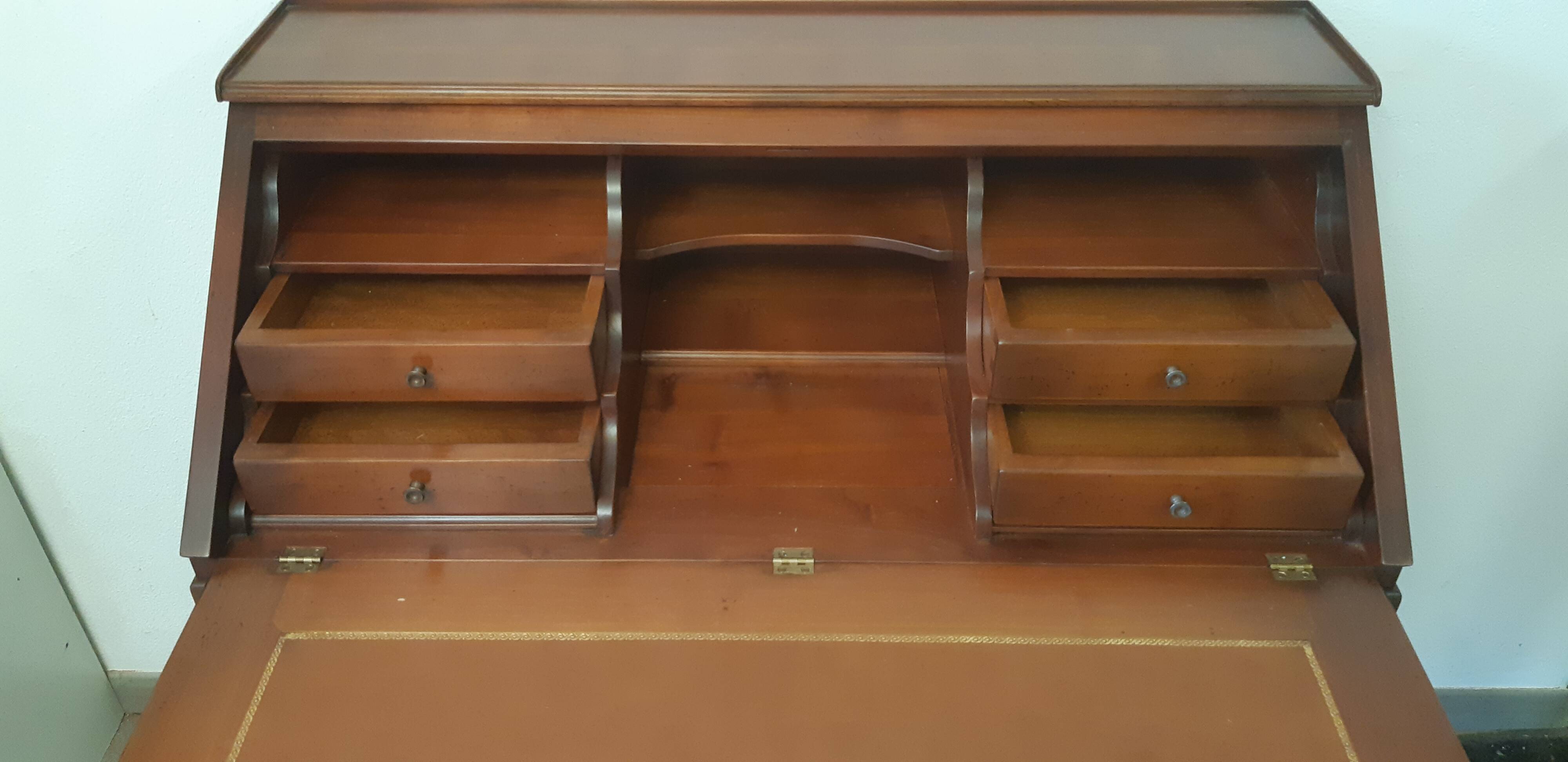 Sloping secretary, Louis XVI style donkey back desk, very good 20th century copy