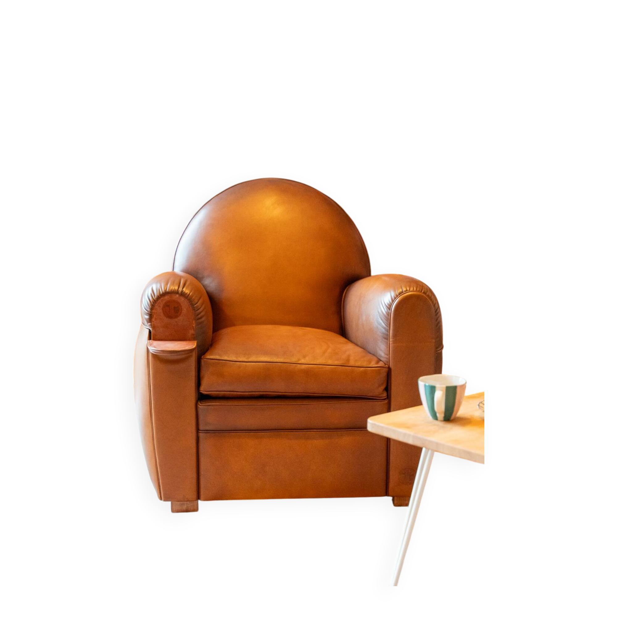 Club armchair with armrest box