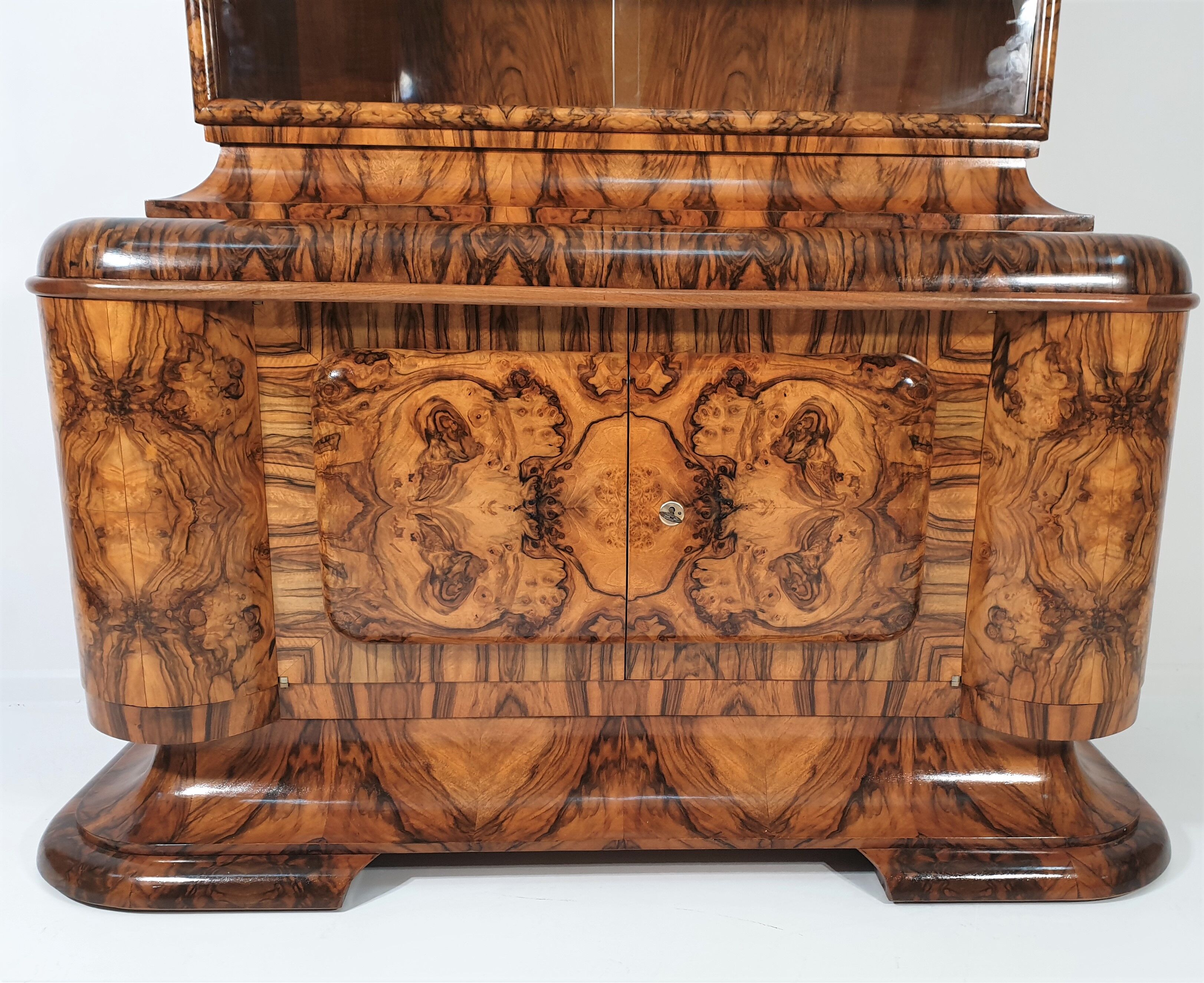 Art Deco chest of drawers1940s