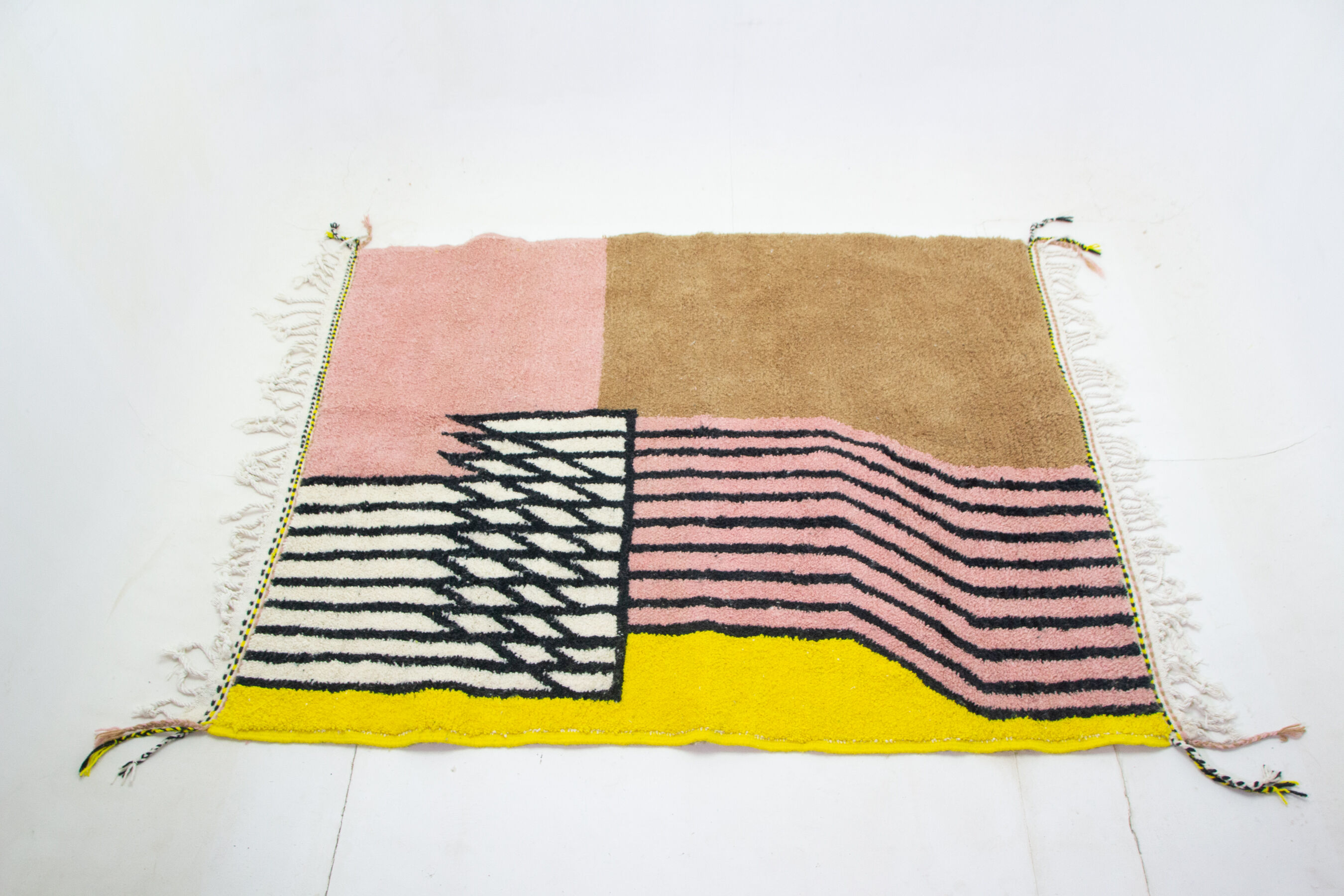 Modern carpet 220x150cm